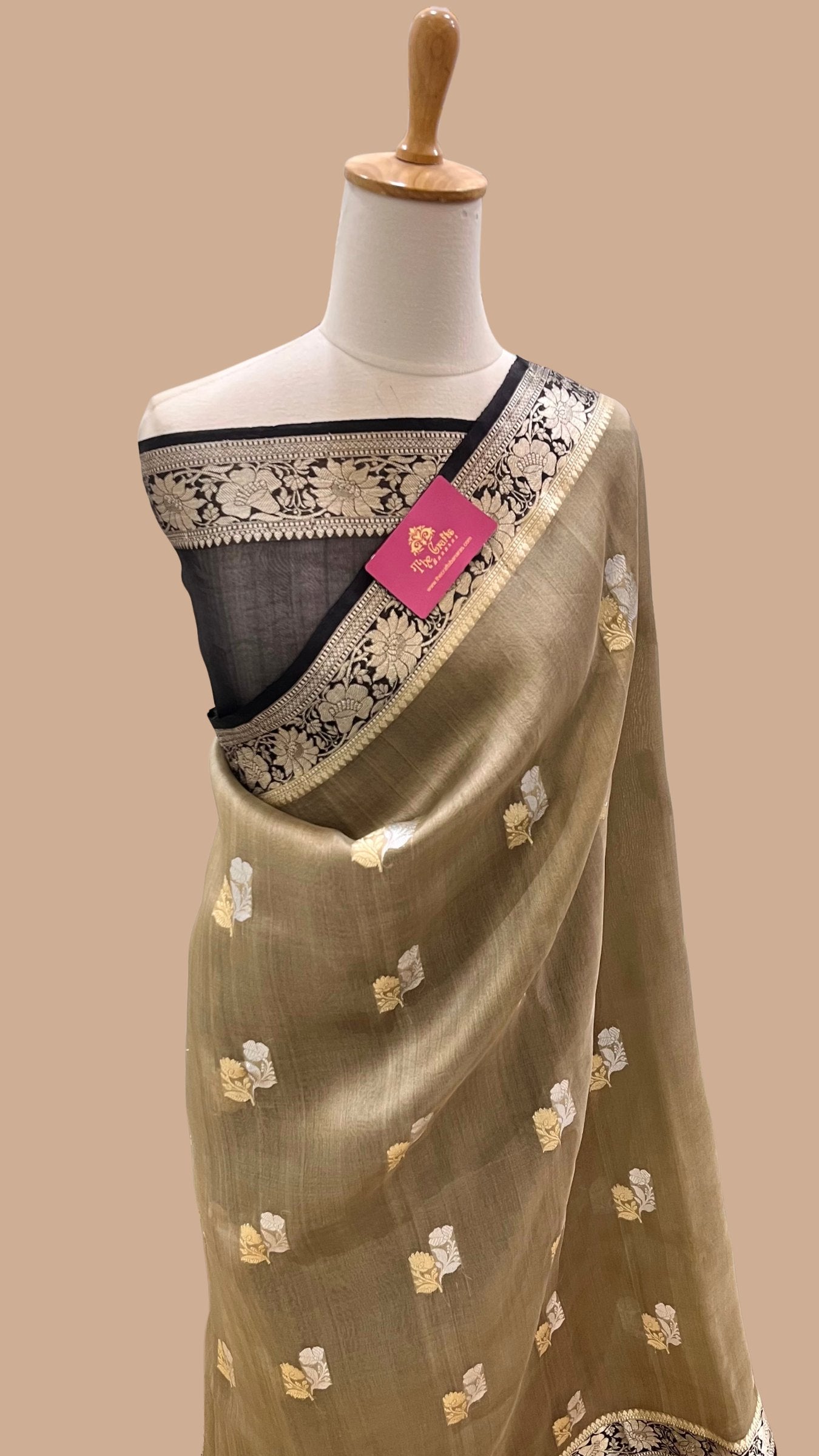 Pure Kora Silk Handloom Banarasi Saree - With Kadhua motifs