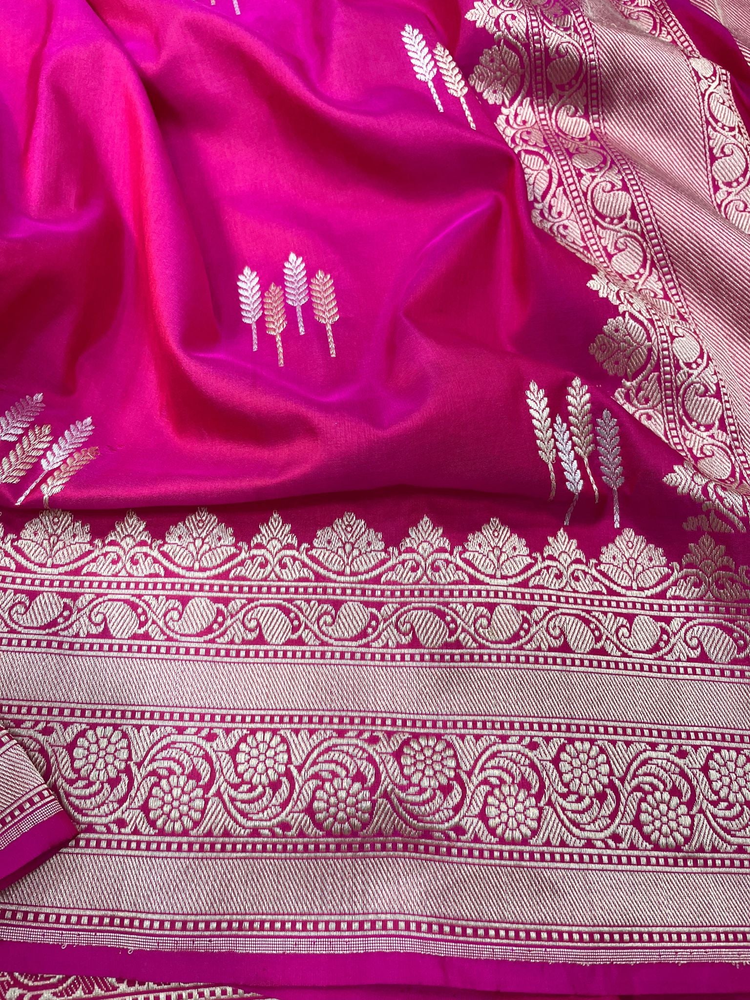 Pure Katan Silk Handloom Banarasi Saree - with sona rupa kadhua motifs