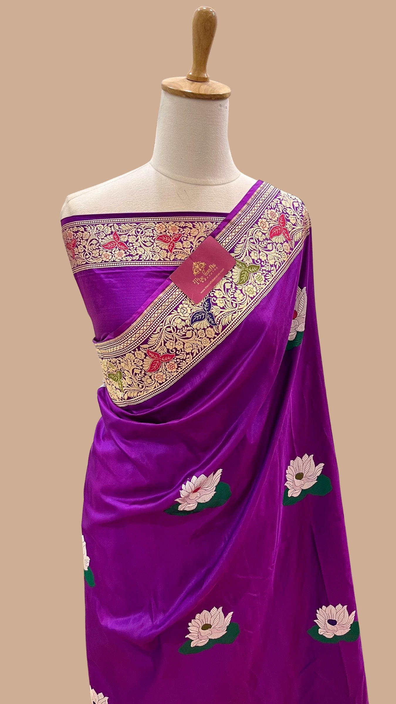 Pure Katan Silk Handloom Banarasi Saree - with kadhua meenakari motifs