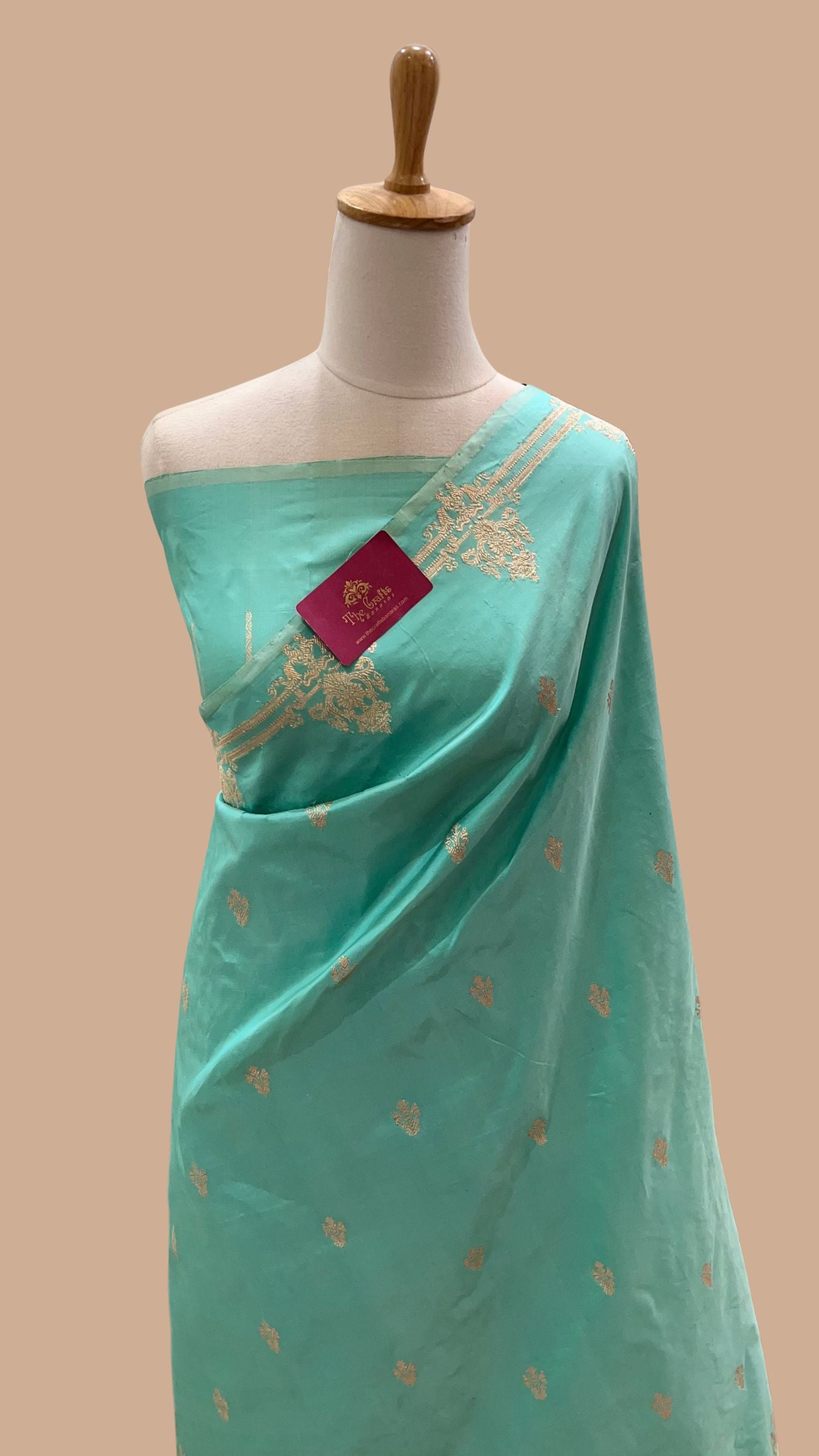 Pure Katan Silk Handloom Banarasi Saree - with kadhua motifs