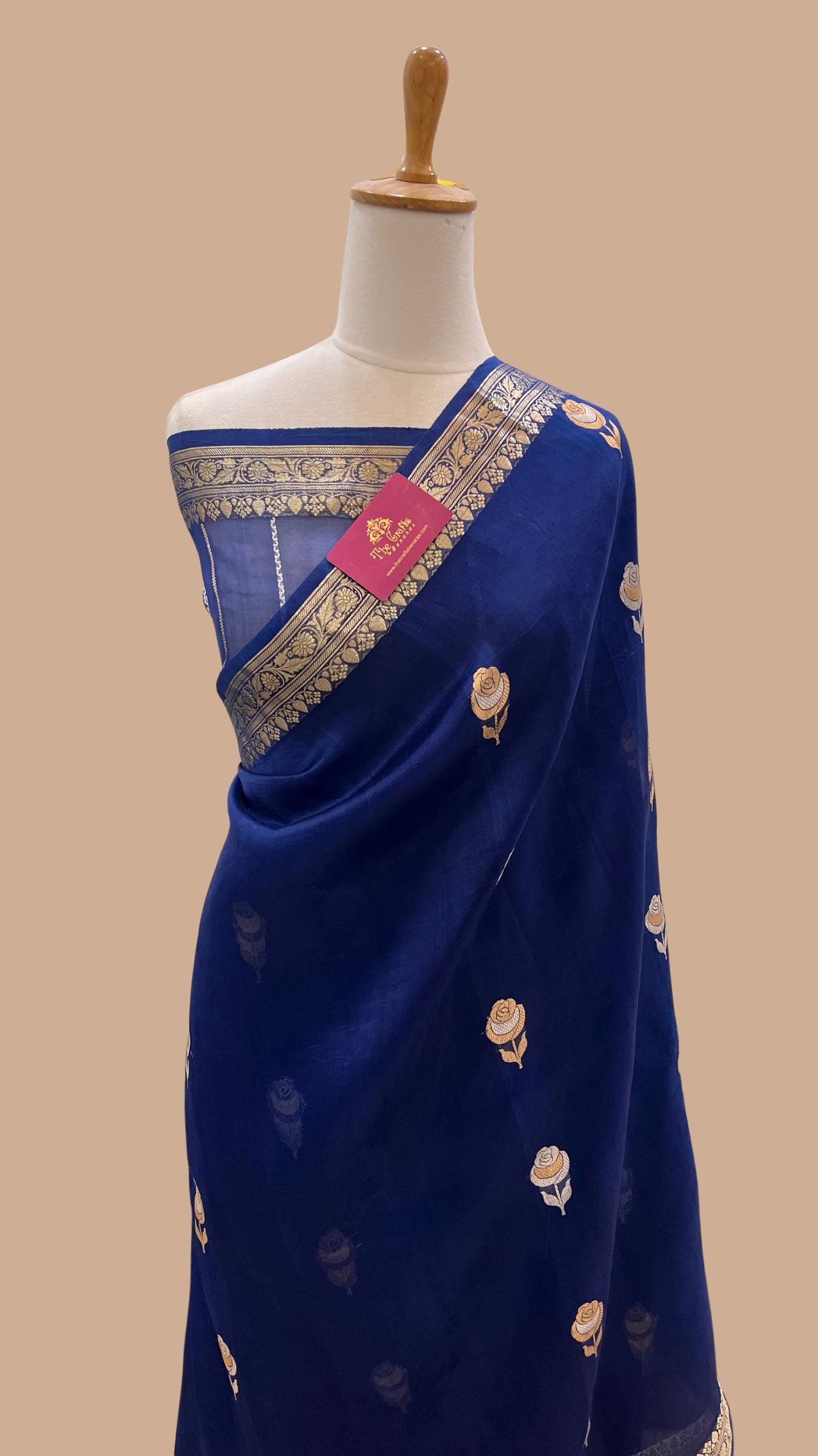 Pure Kora Silk Handloom Banarasi Saree - With Kadhua motifs