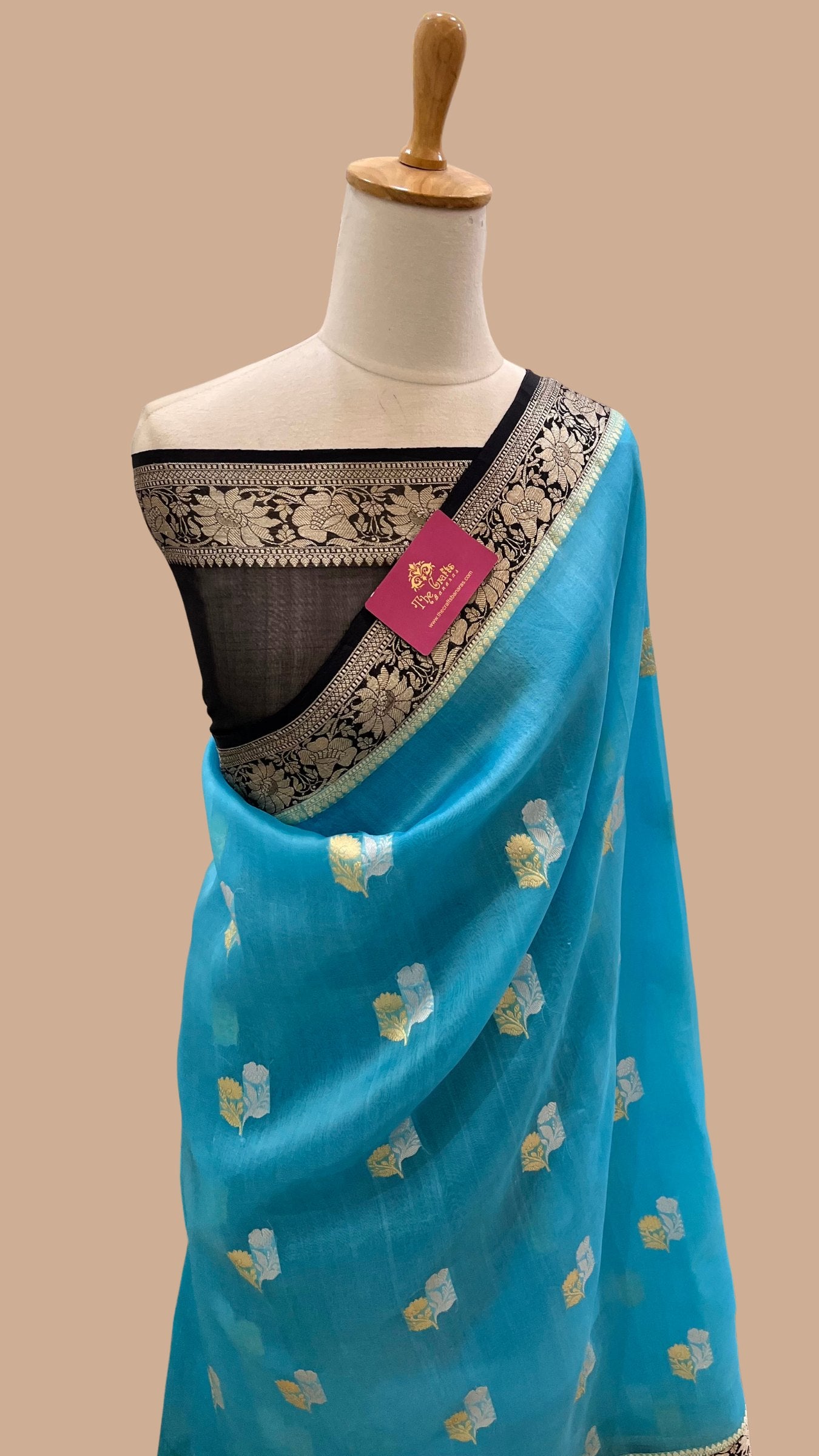 Pure Kora Silk Handloom Banarasi Saree - With Kadhua motifs