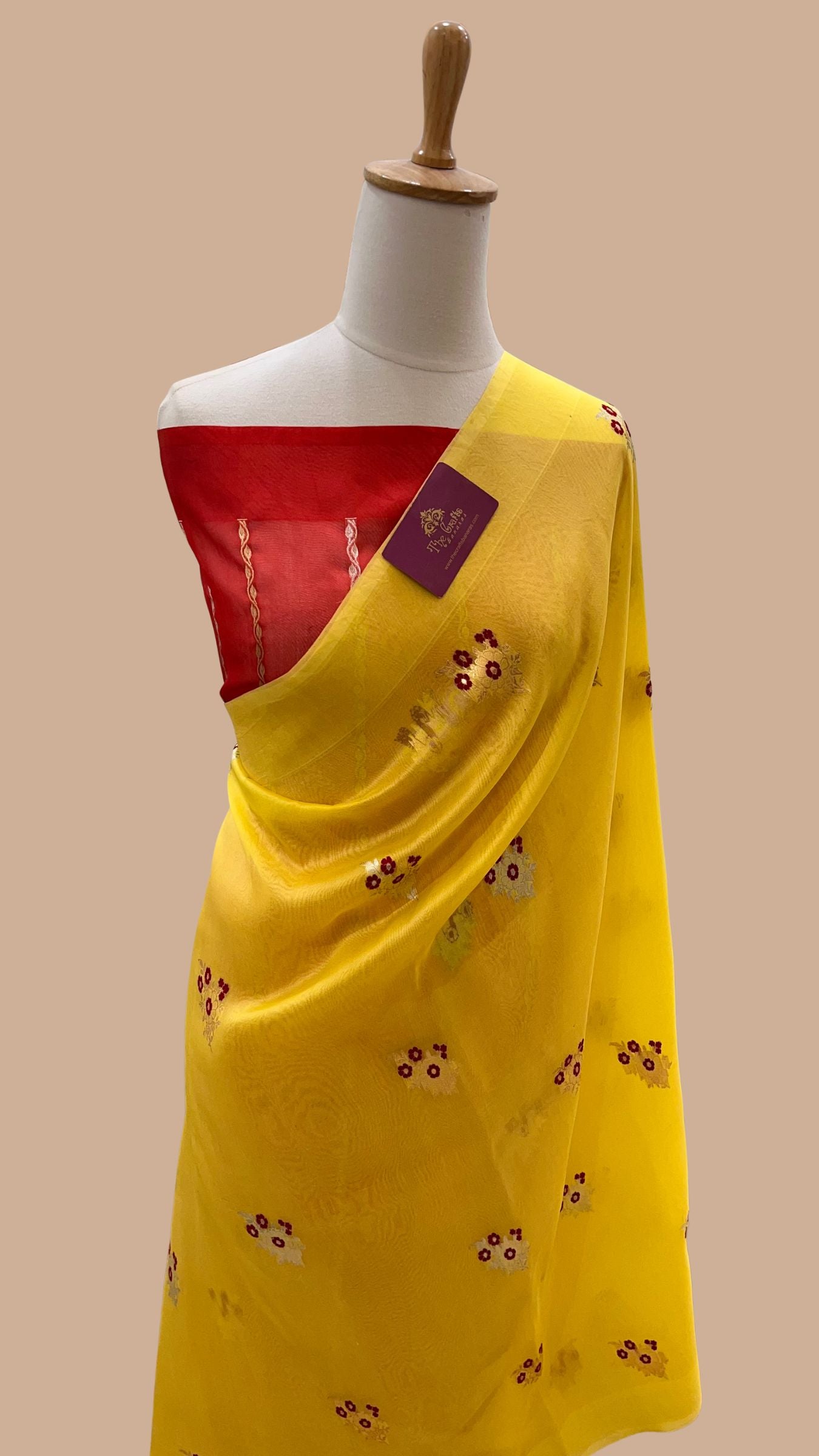 Pure Kora Silk Handloom Banarasi Saree - With Kadhua motifs