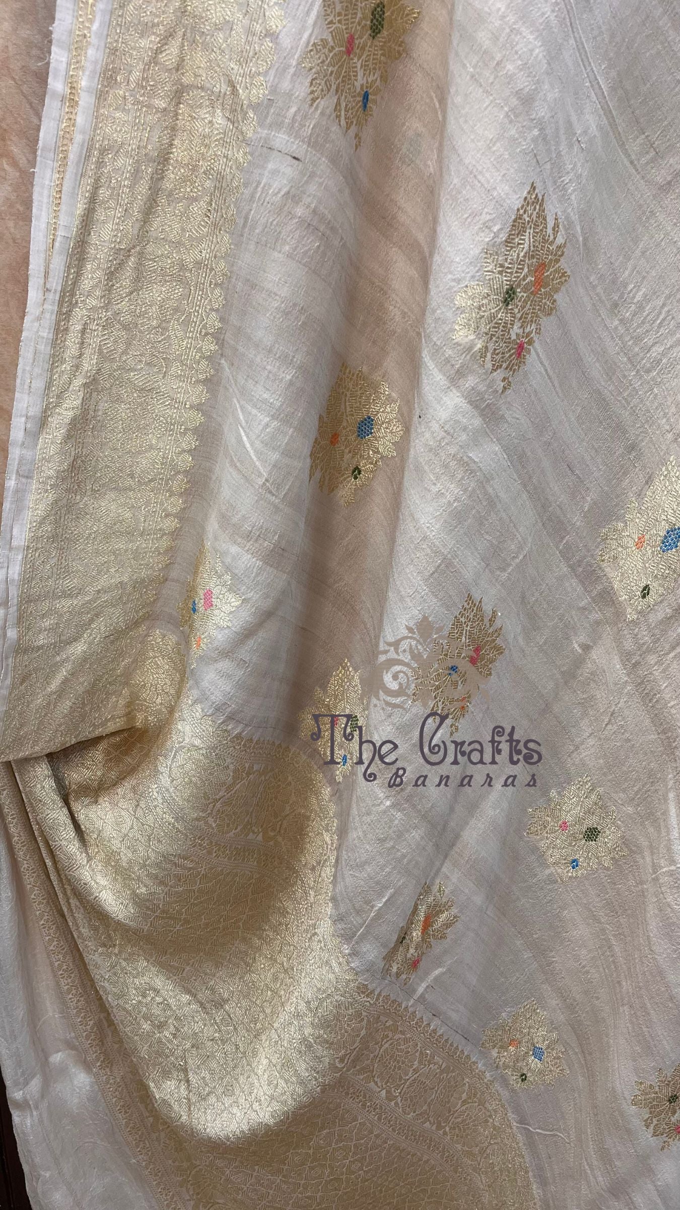 Pure Tussar Georgette Handloom Banarasi Saree - With Kadhua Meenakari Motifs