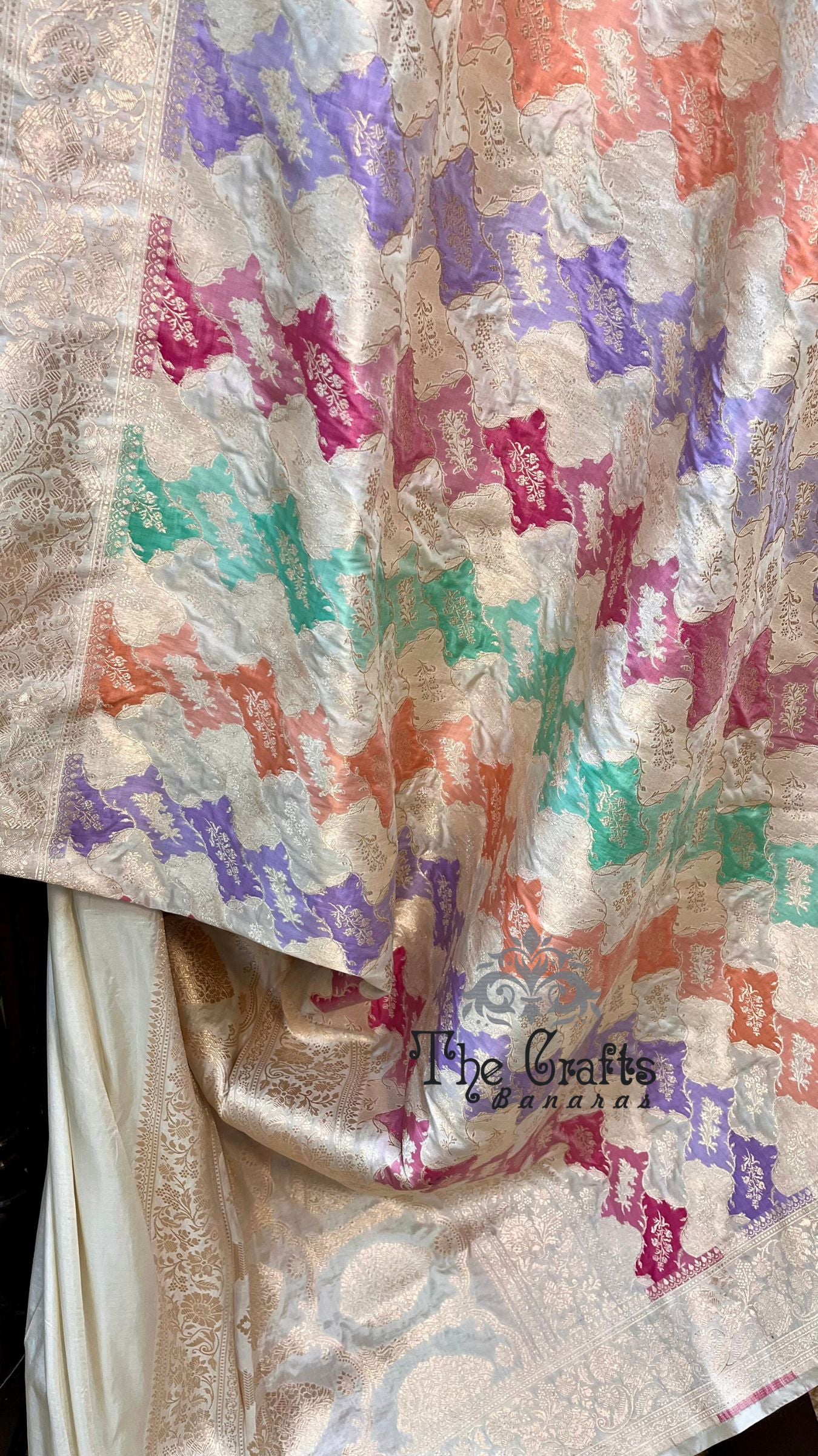 Rangkat Pure Katan Silk Handloom Banarasi Saree - Jaal Work With Meenakari