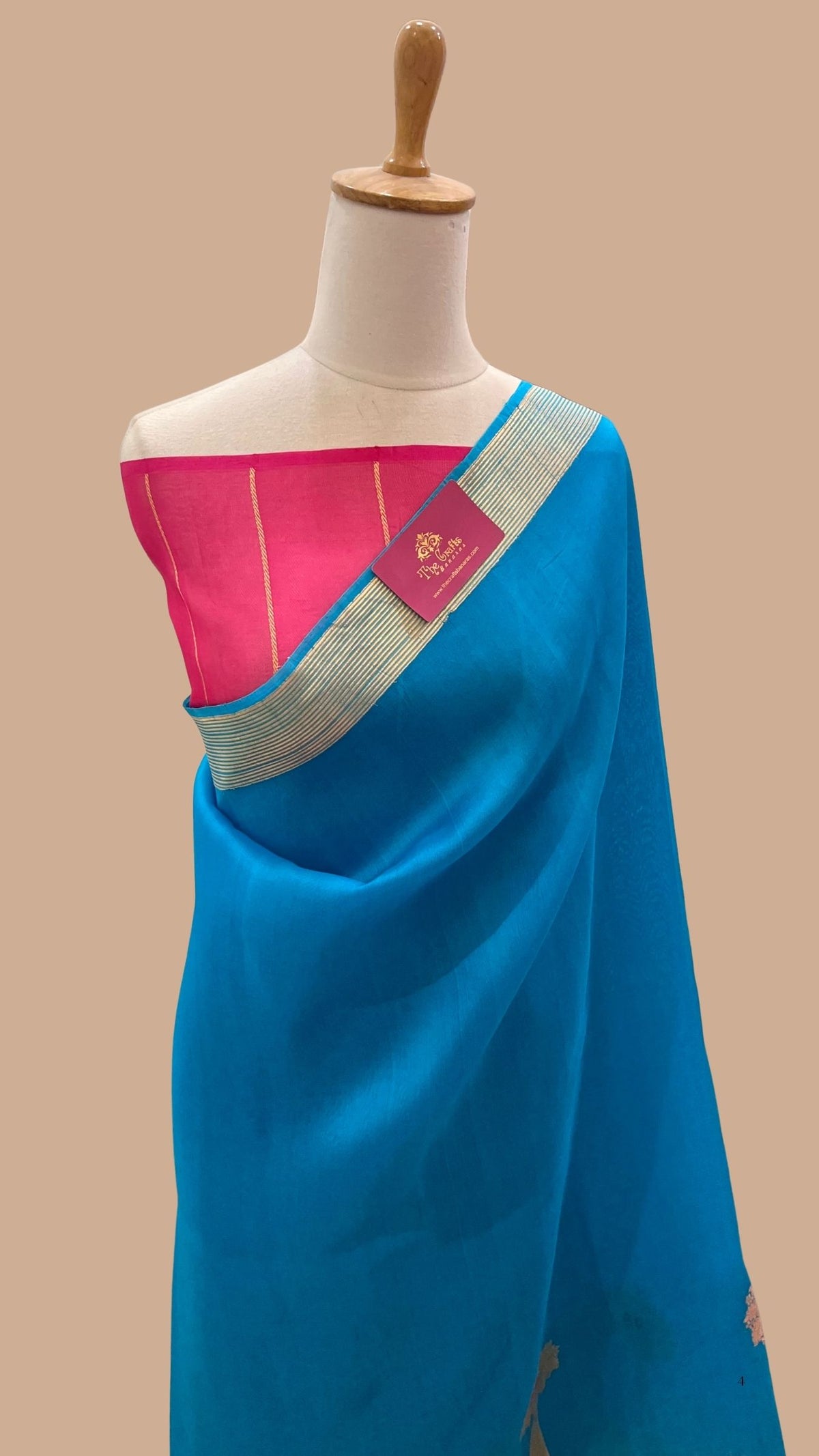 Pure Kora Silk Handloom Banarasi Saree - With Kadhua motifs
