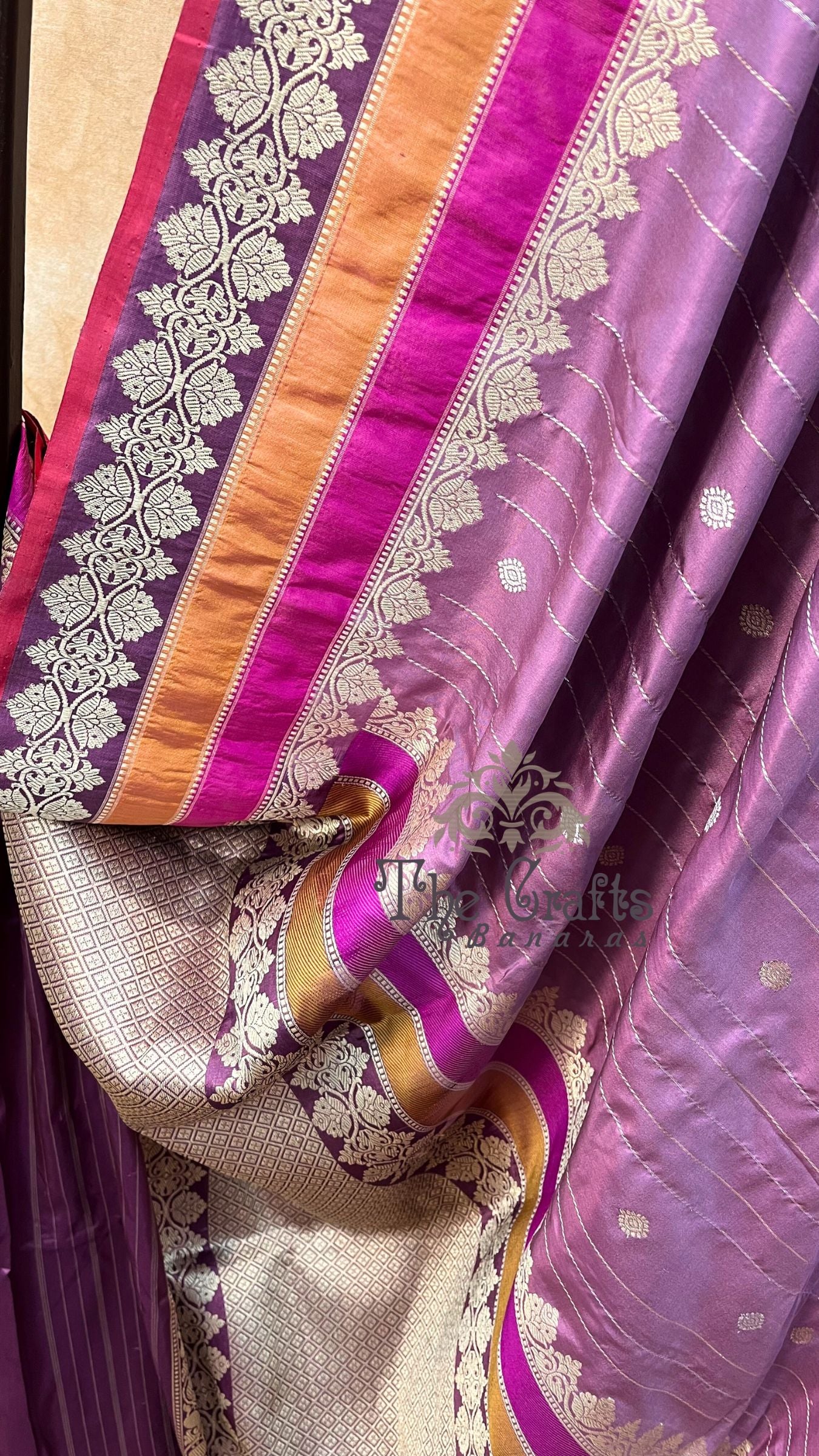 Pure Katan Silk Handloom Banarasi Saree - with kadhua work