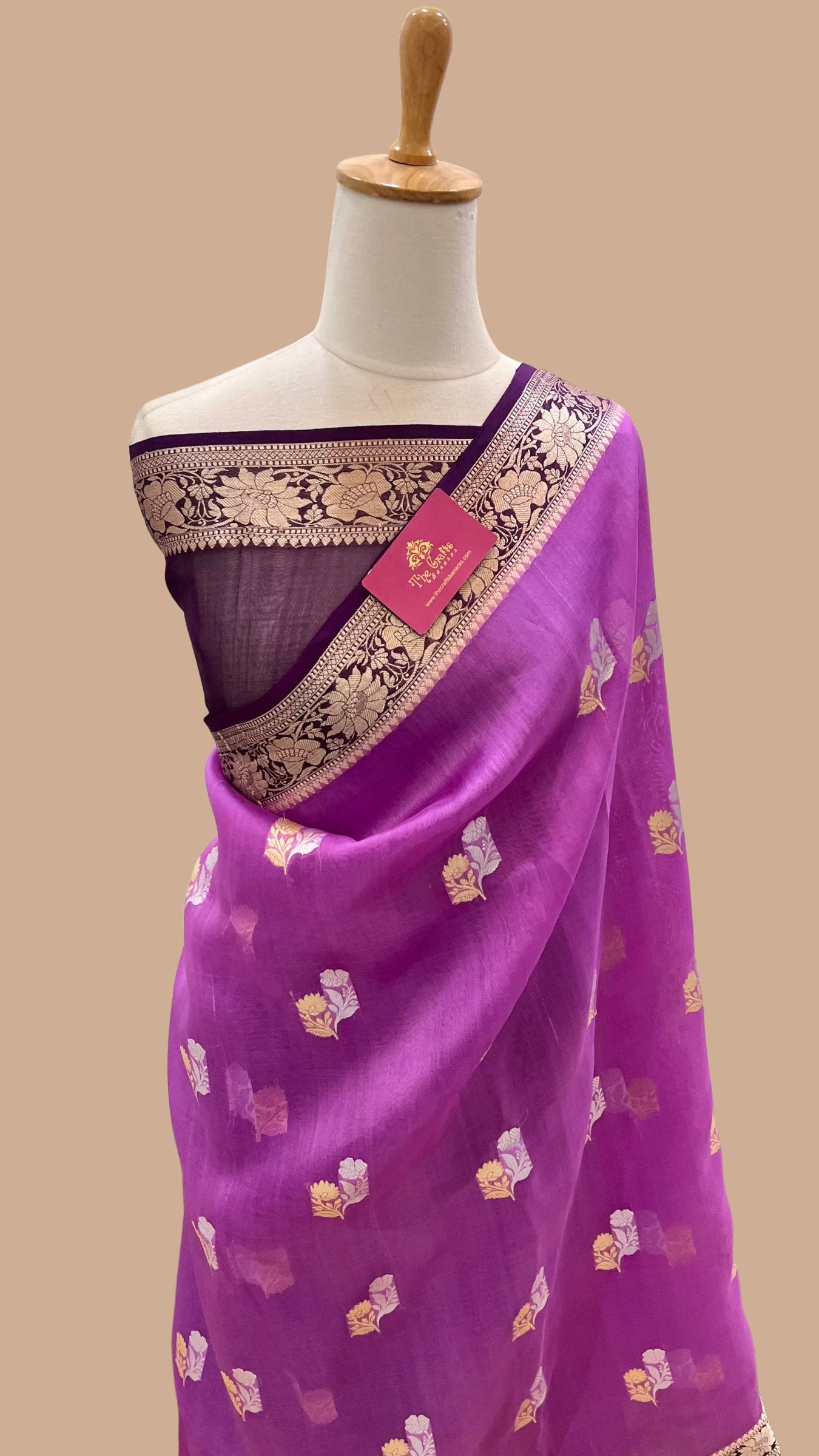 Pure Kora Silk Handloom Banarasi Saree - With Kadhua motifs