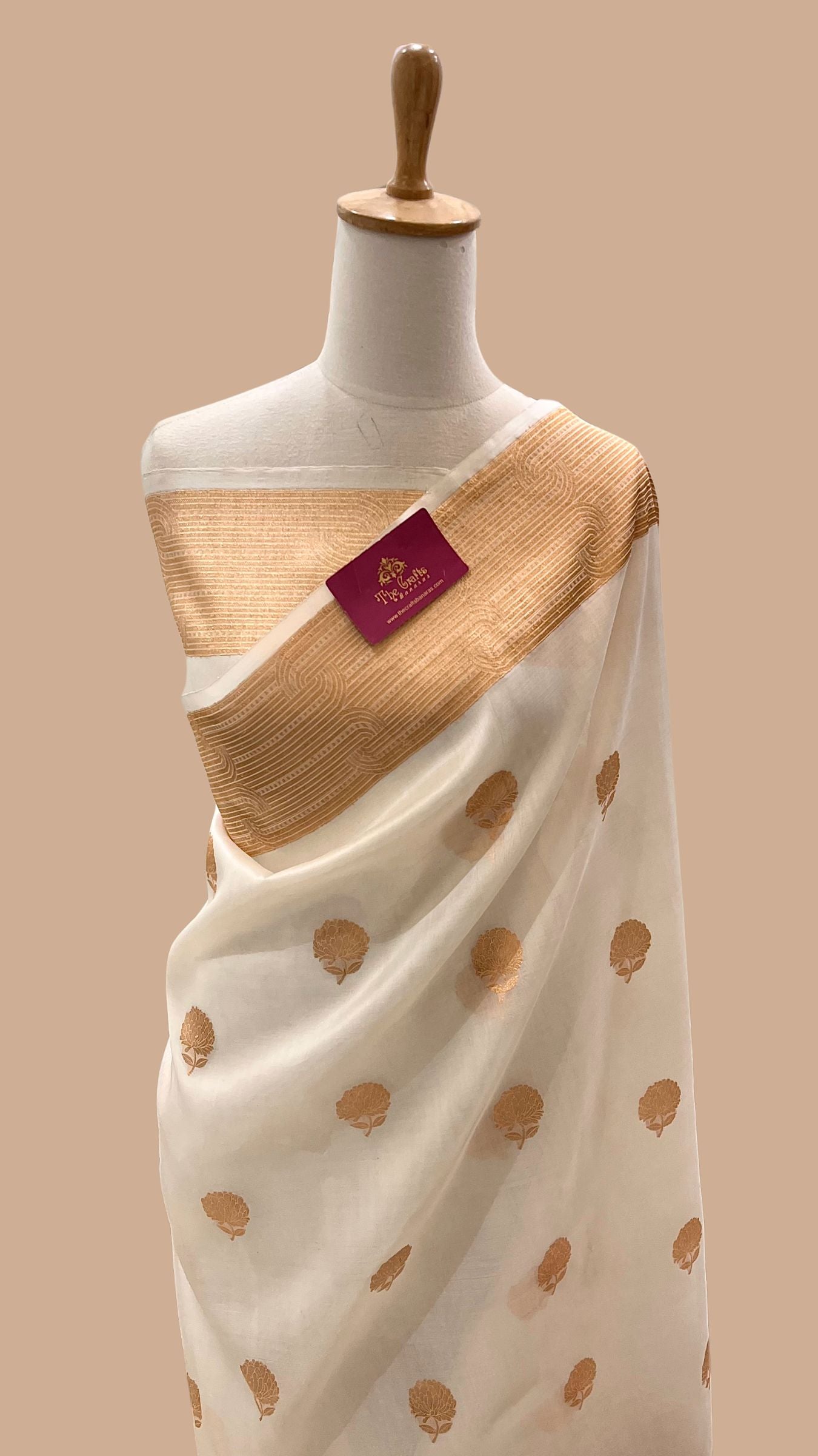 Pure Kora Silk Handloom Banarasi Saree - With Kadhua motifs
