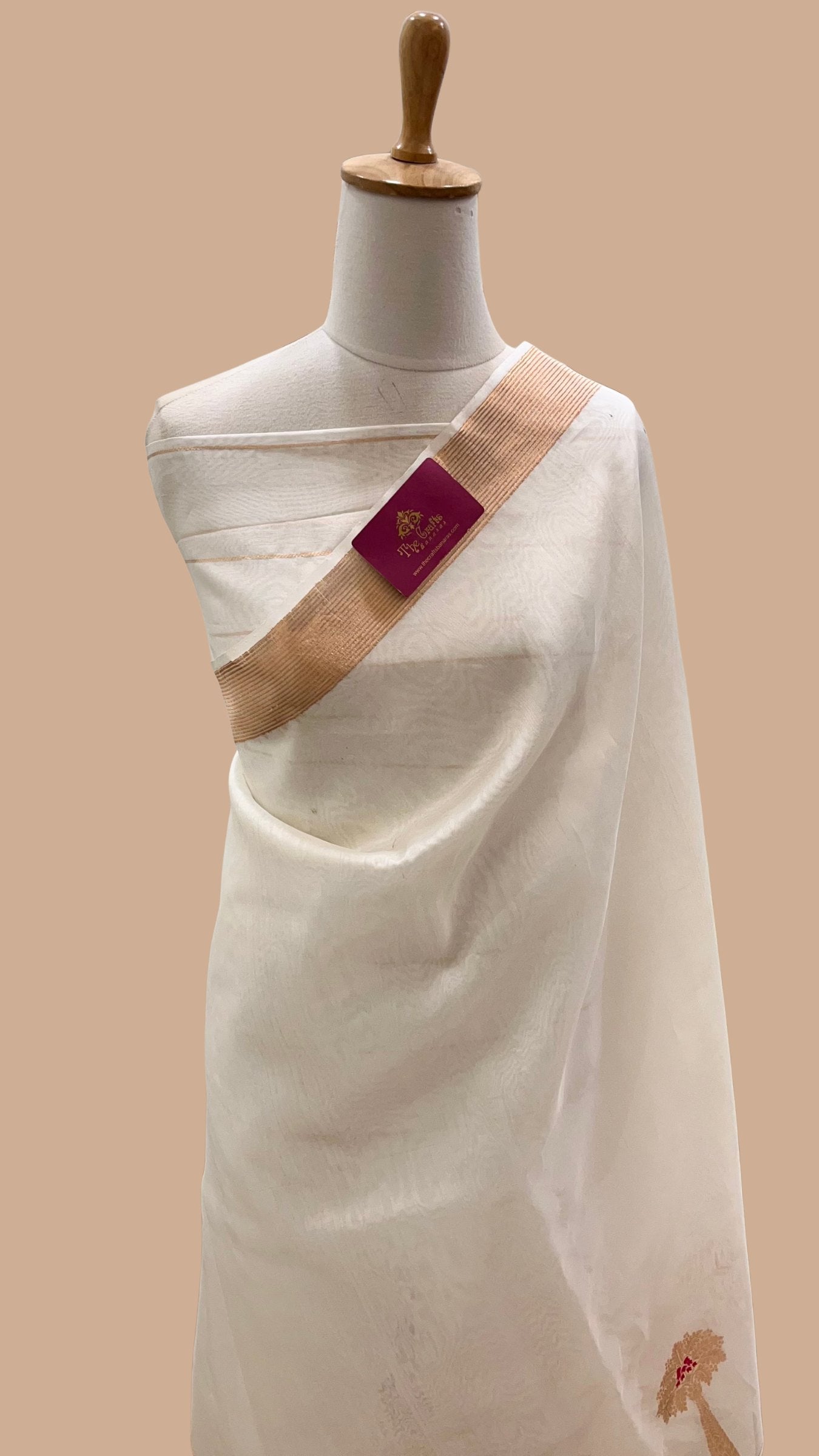 Pure Kora Silk Handloom Banarasi Saree - With Kadhua motifs