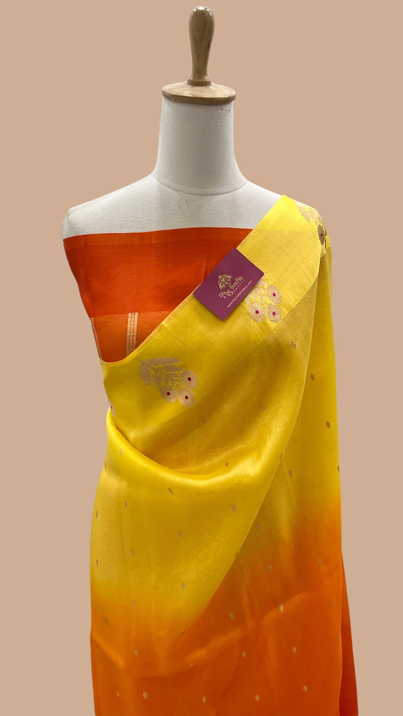 Pure Kora Silk Handloom Banarasi Saree - With Kadhua motifs
