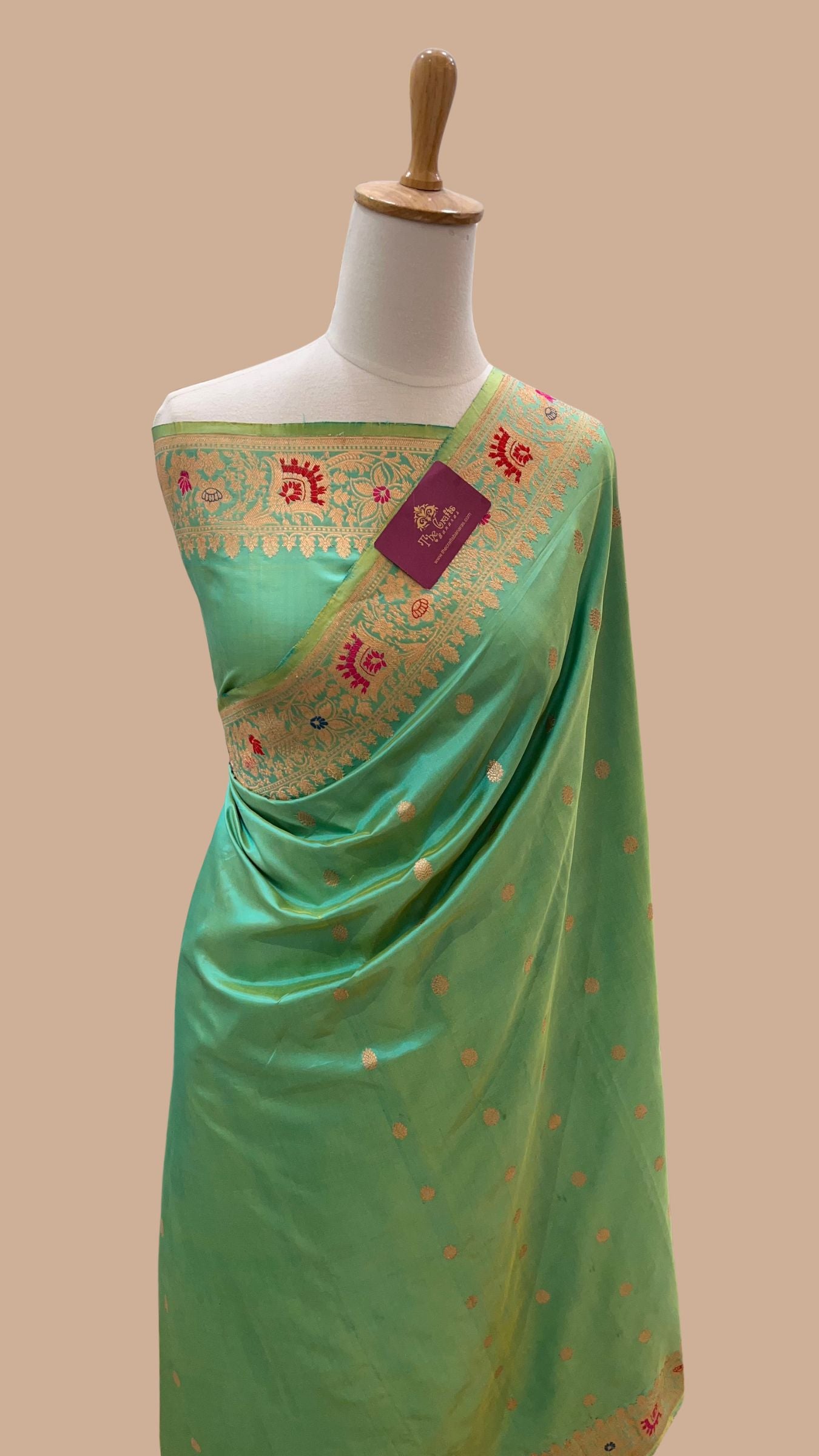 Pure Katan Silk Handloom Banarasi Saree - with kadhua motifs