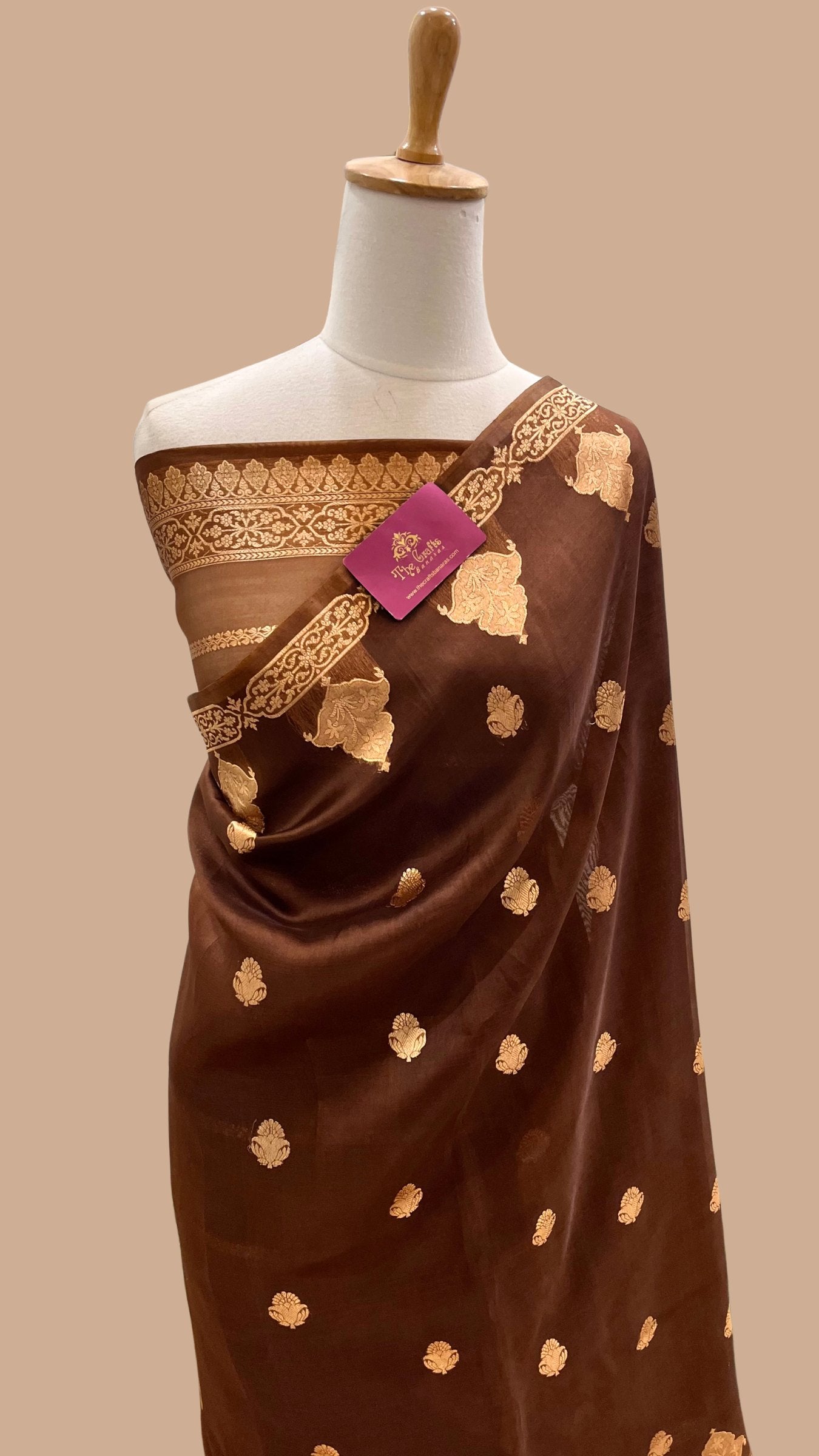 Pure Kora Silk Handloom Banarasi Saree - With Kadhua motifs