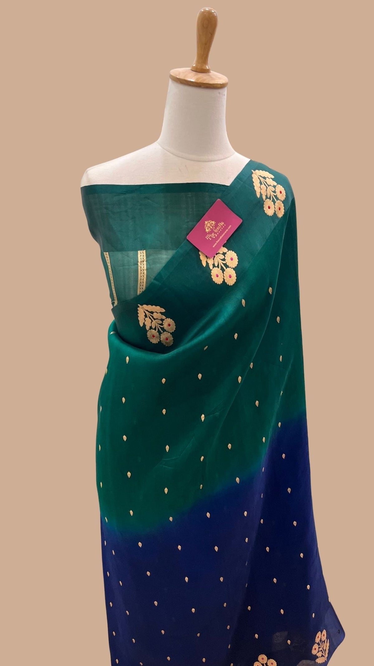 Pure Kora Silk Handloom Banarasi Saree - With Kadhua motifs