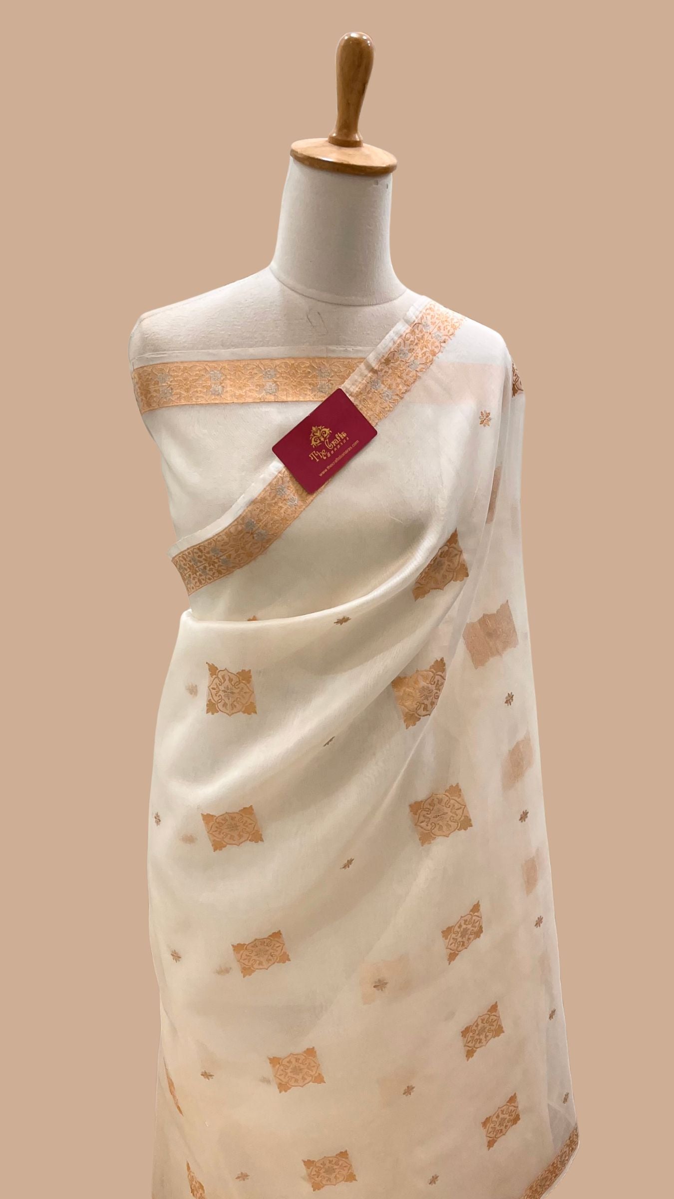 Pure Kora Silk Handloom Banarasi Saree - With Kadhua motifs