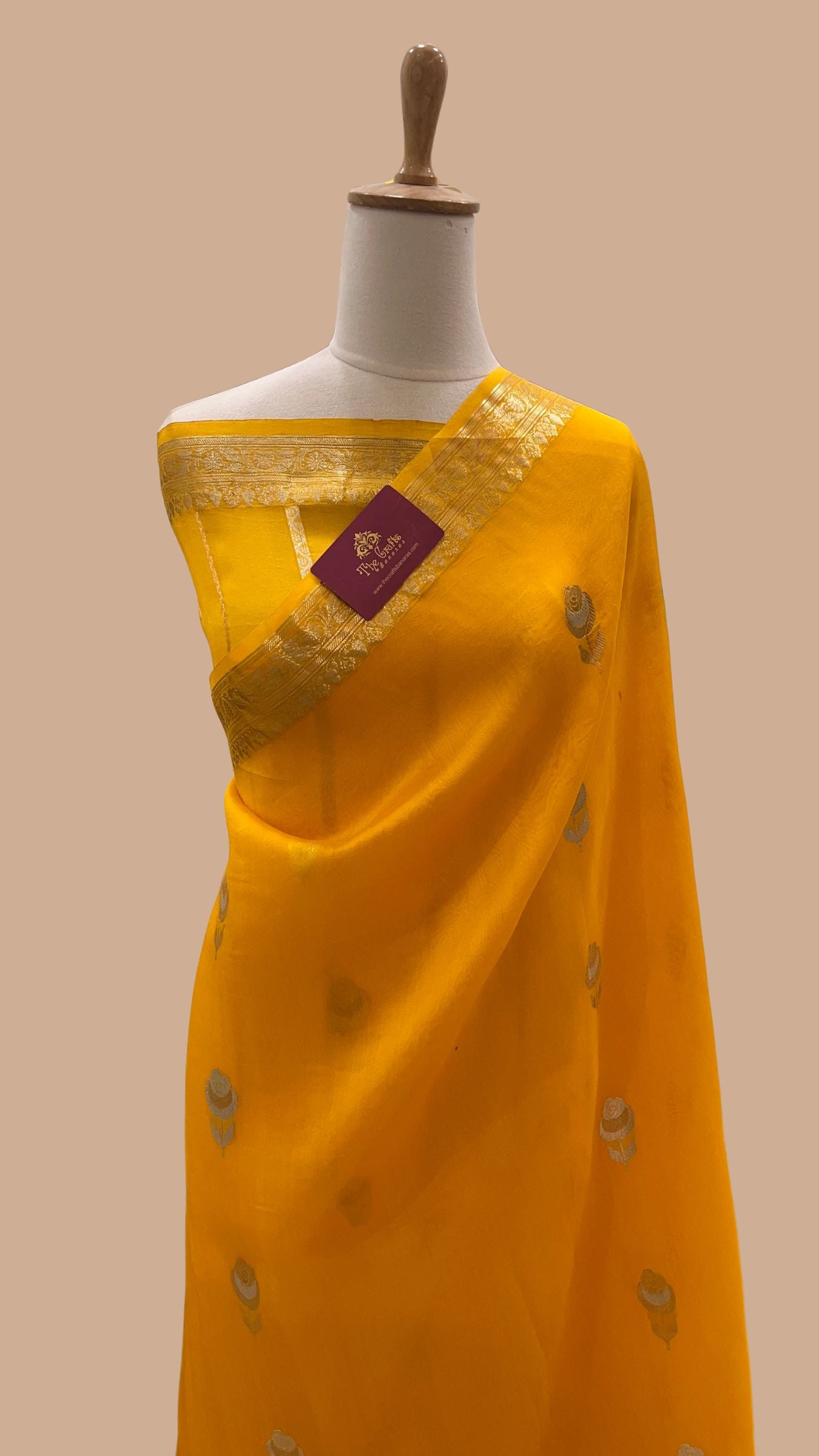 Pure Kora Silk Handloom Banarasi Saree - With Kadhua motifs