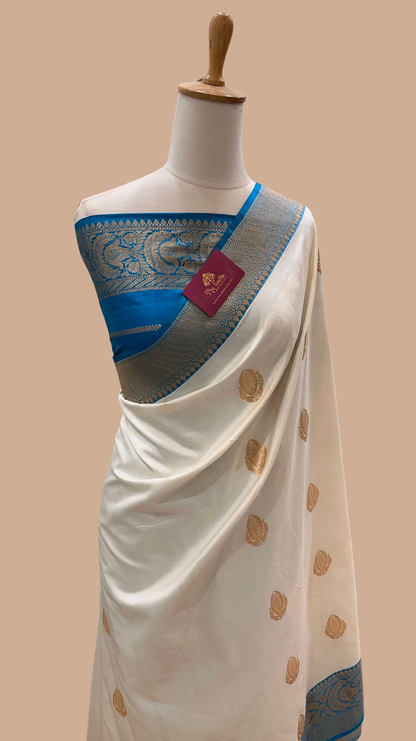 Pure Katan Silk Handloom Banarasi Saree - with kadhua motifs