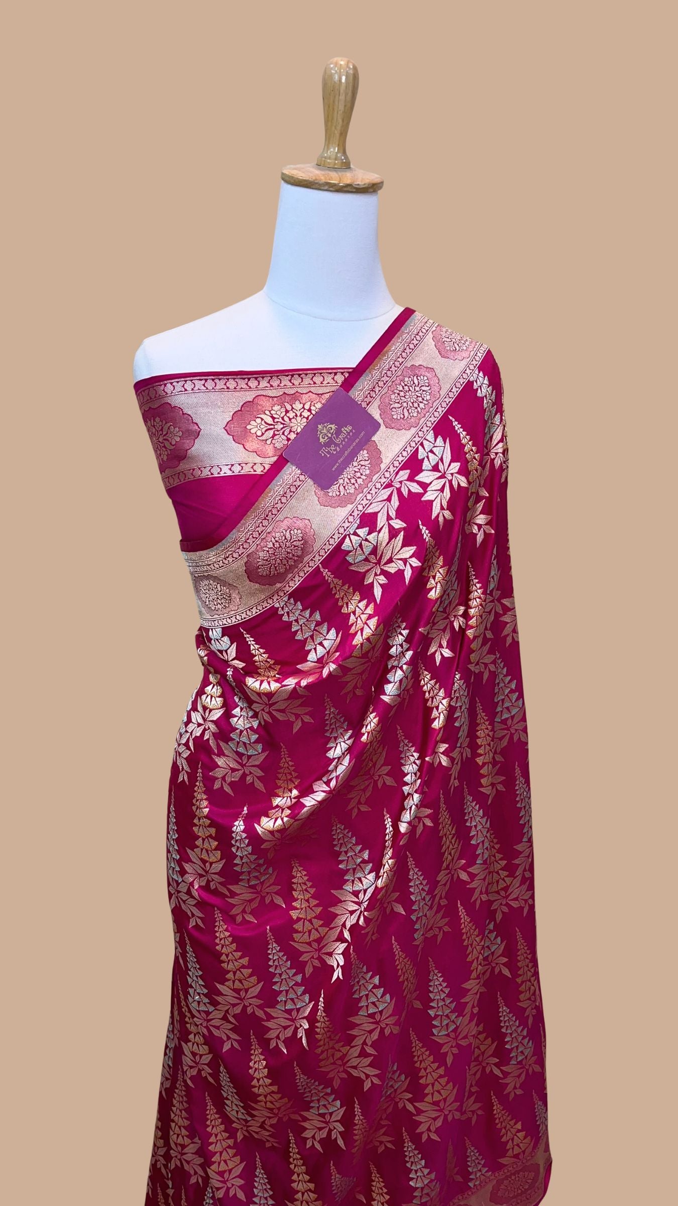 Pure Katan Silk Handloom Banarasi Saree - Jall With Meenakari