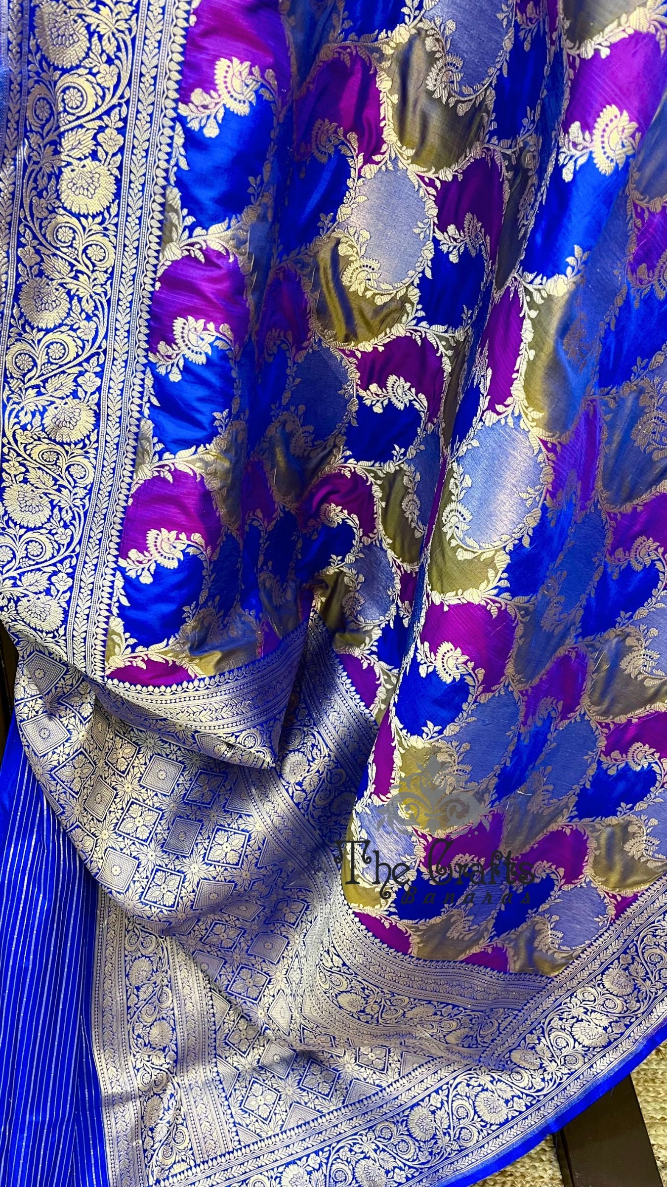 Rangkat Pure Katan Silk Handloom Banarasi Saree - Jaal Work With Meenakari