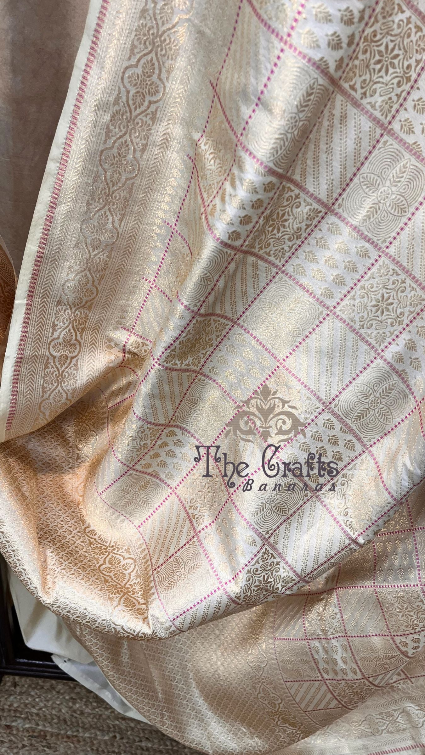 Pure Katan Silk Handloom Banarasi Saree - Tanchui Brocade Meena