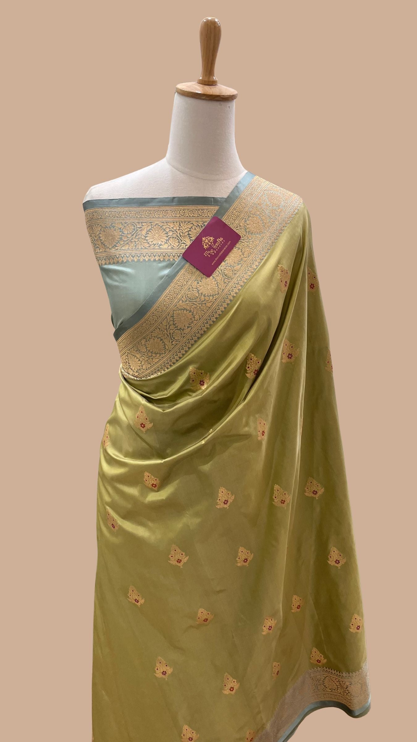 Pure Katan Silk Handloom Banarasi Saree - with kadhua motifs