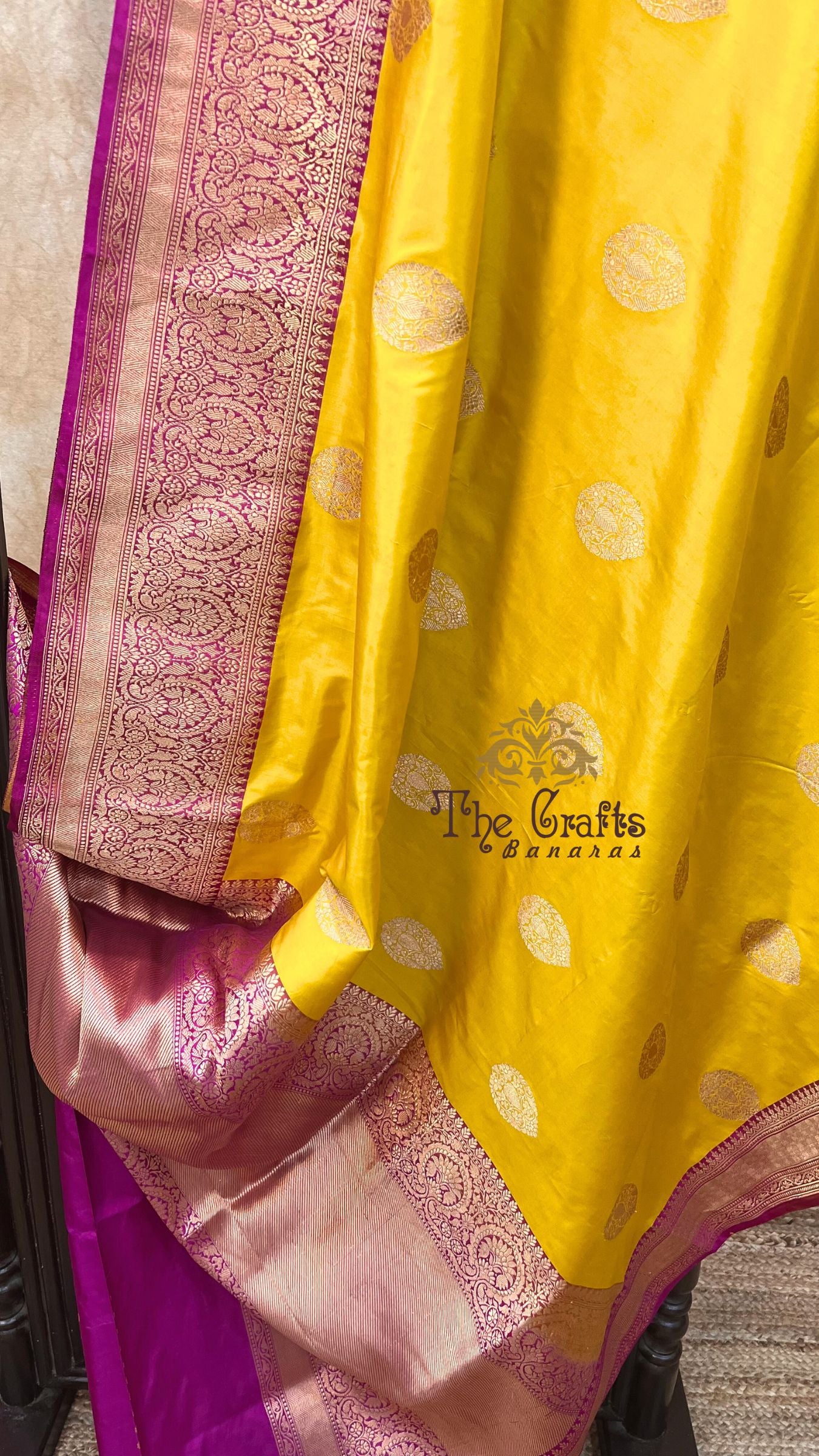 Pure Katan Silk Handloom Banarasi Saree - with kadhua meenakari motifs