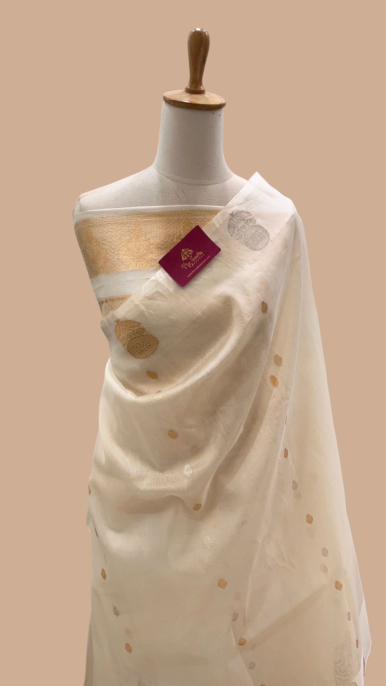 Pure Kora Silk Handloom Banarasi Saree - With Kadhua motifs