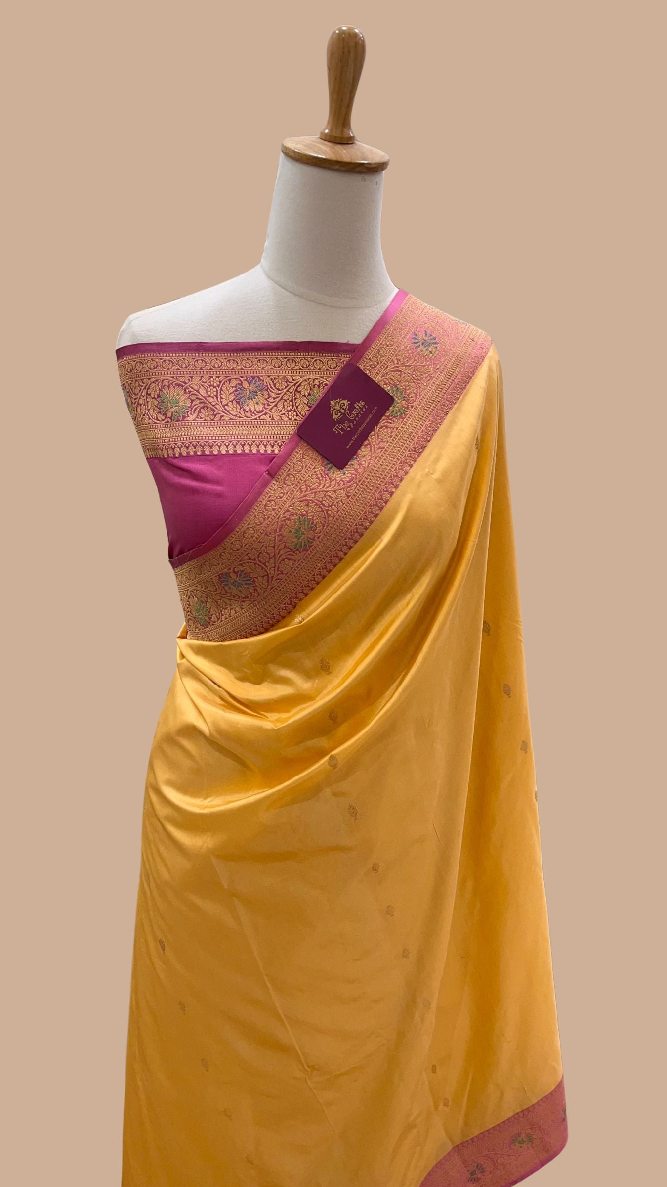 Pure Katan Silk Handloom Banarasi Saree - with kadhua motifs