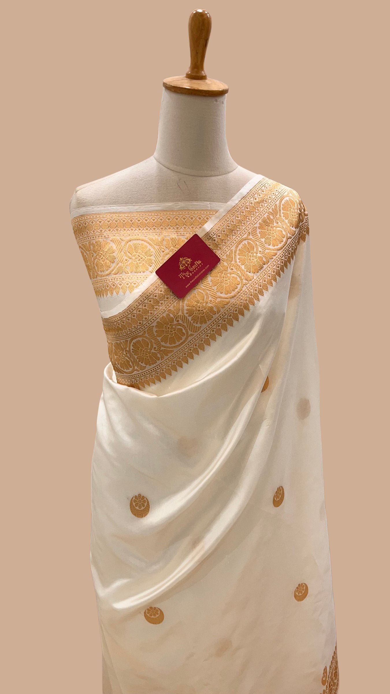 Pure Katan Silk Handloom Banarasi Saree - With Kadhua Motifs