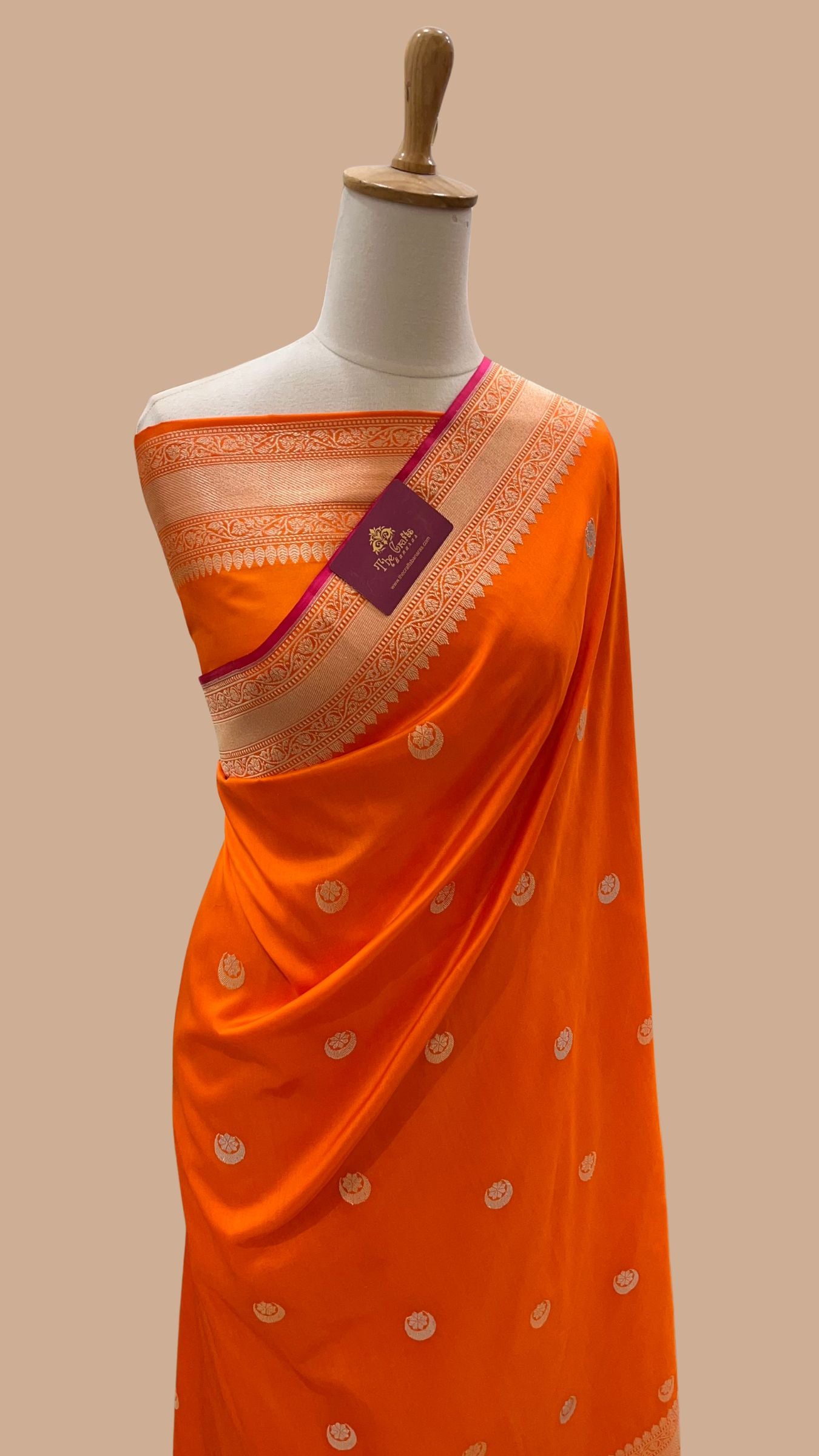 Red Pure Katan Silk Handloom Banarasi Saree - with kadhua motifs