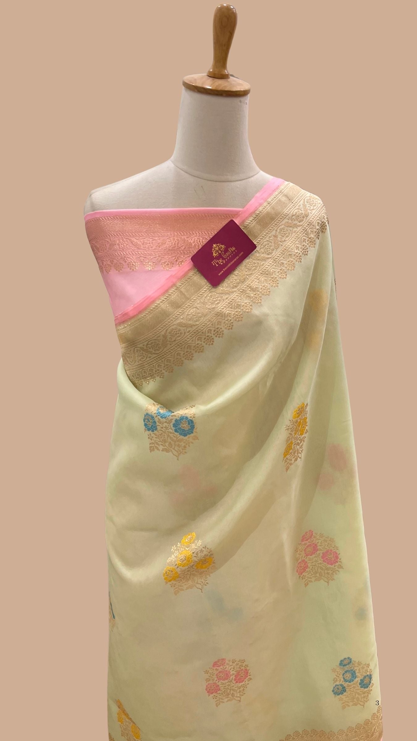 Pure Kora Silk Handloom Banarasi Saree - Meenakari Guldasta Bootis