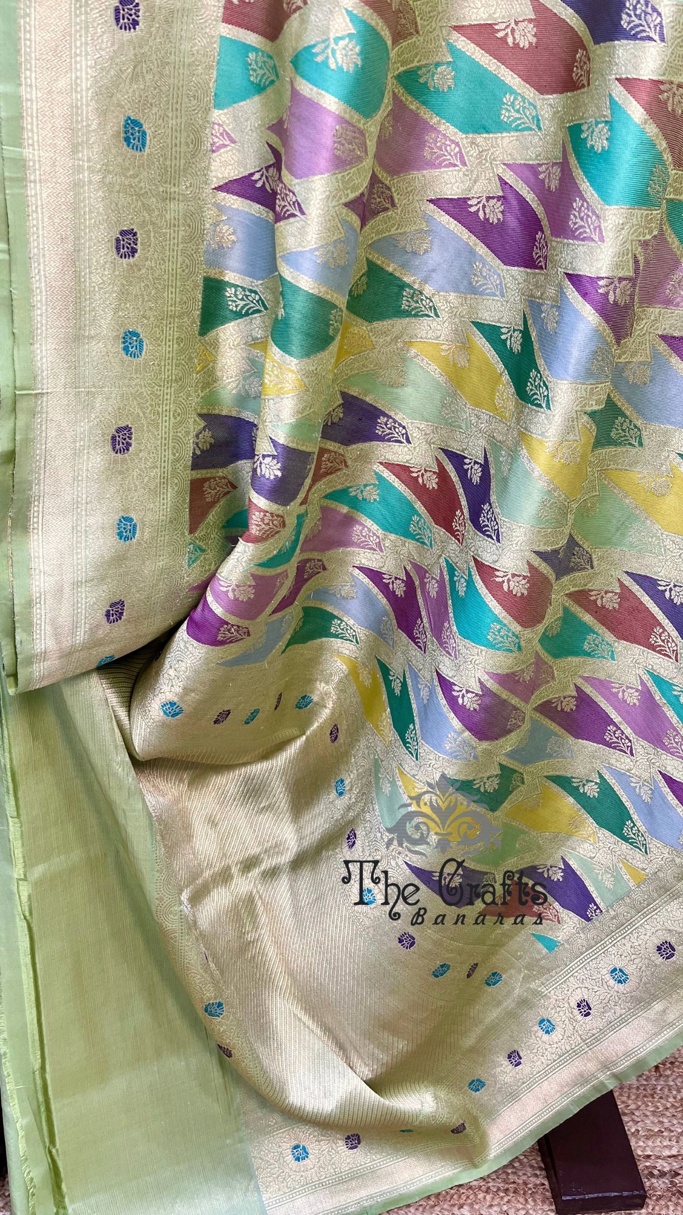 Rangkat Pure Katan Silk Handloom Banarasi Saree - All Over Kadiyal Jaal Work