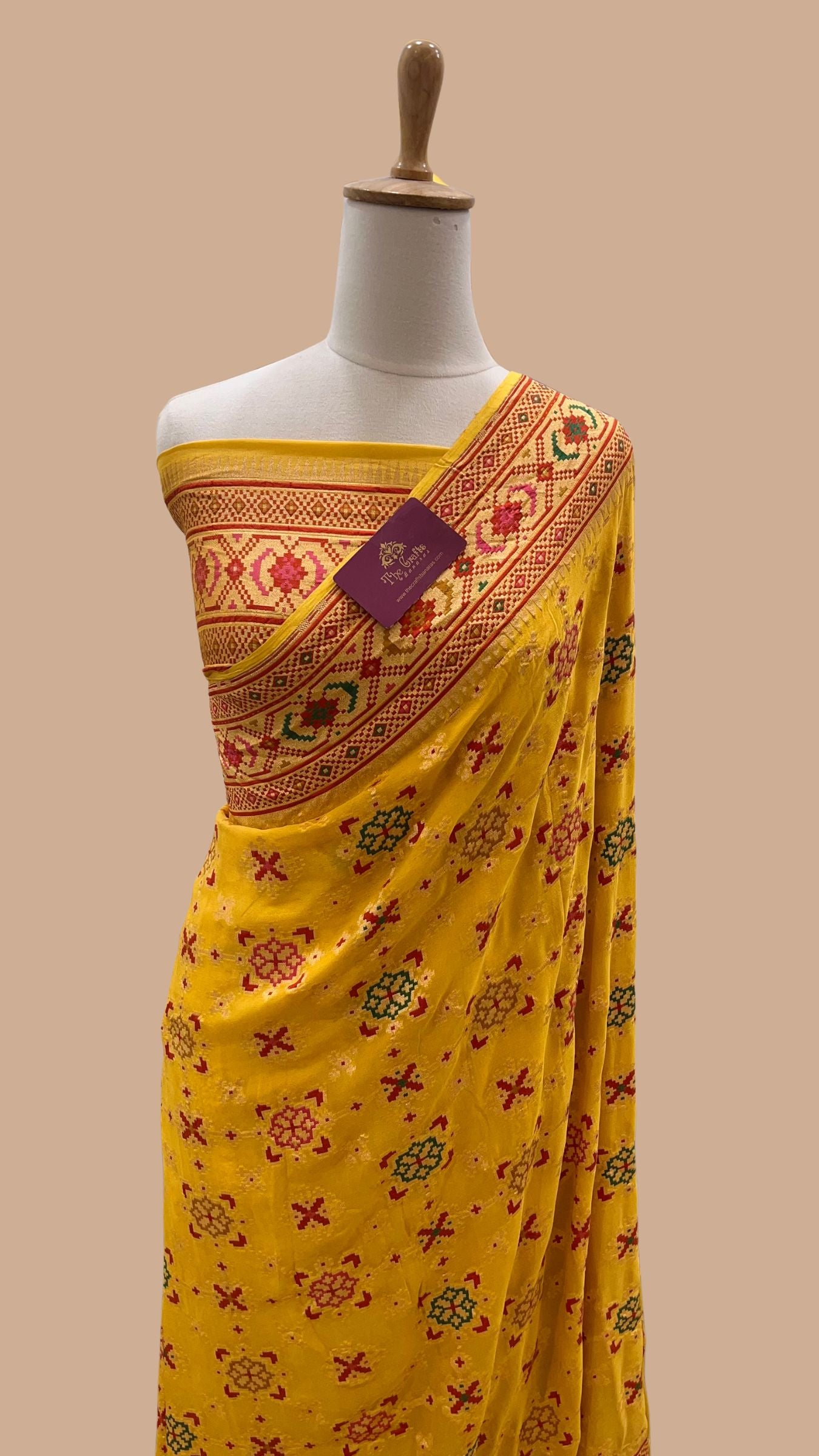 Pure Georgette Handloom Banarasi Saree - Gold zari with meenakari