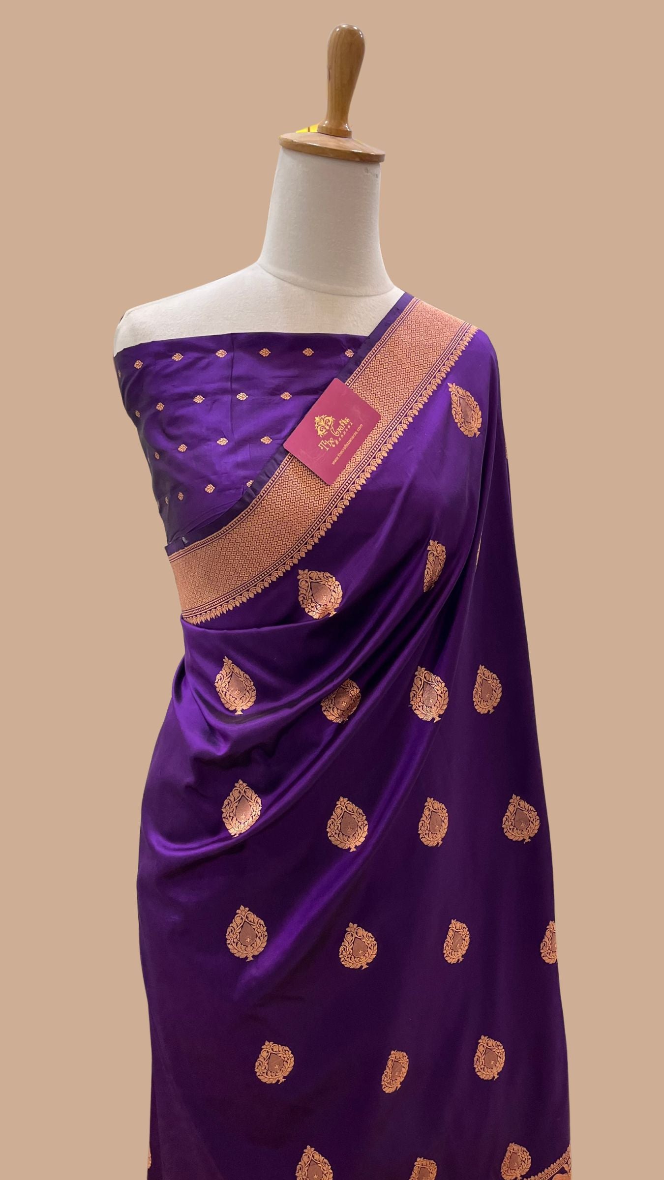 Pure Katan Silk Handloom Banarasi Saree - with kadhua motifs