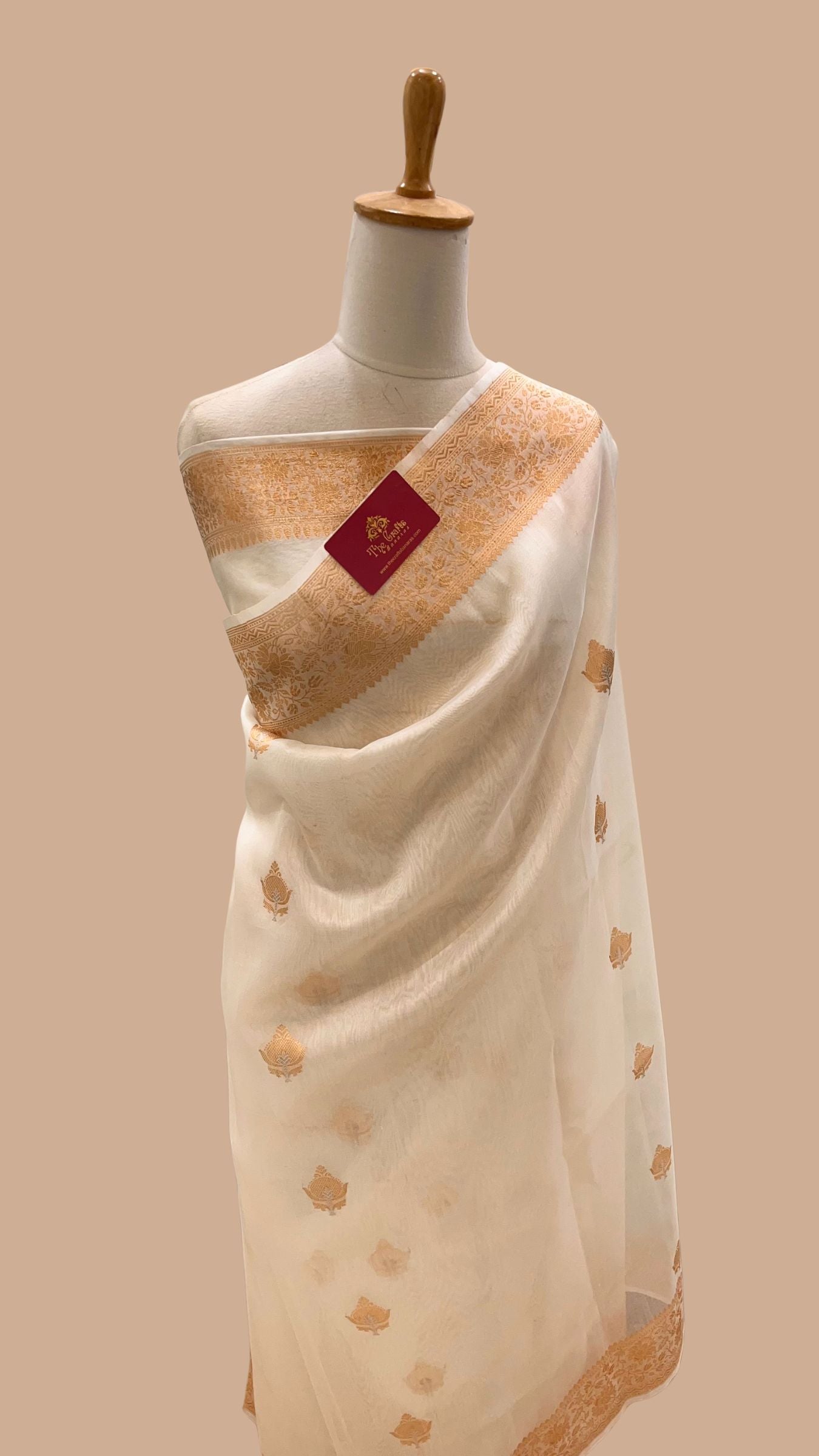 Pure Kora Silk Handloom Banarasi Saree - With Kadhua motifs