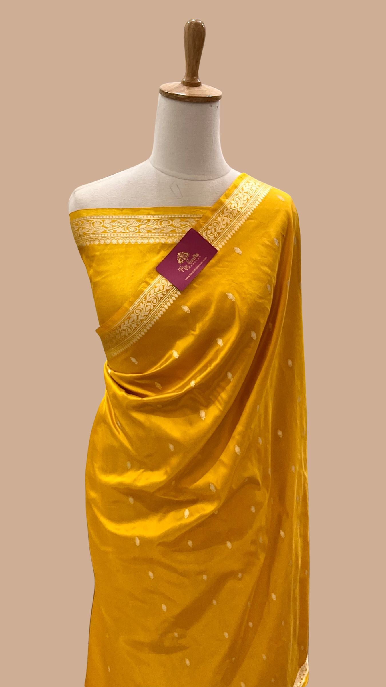 Pure Katan Silk Handloom Banarasi Saree - Resham Chunri Buti
