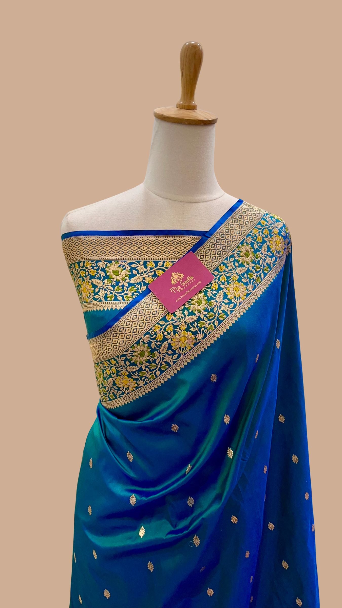 Pure Katan Silk Handloom Banarasi Saree - with kadhua motifs