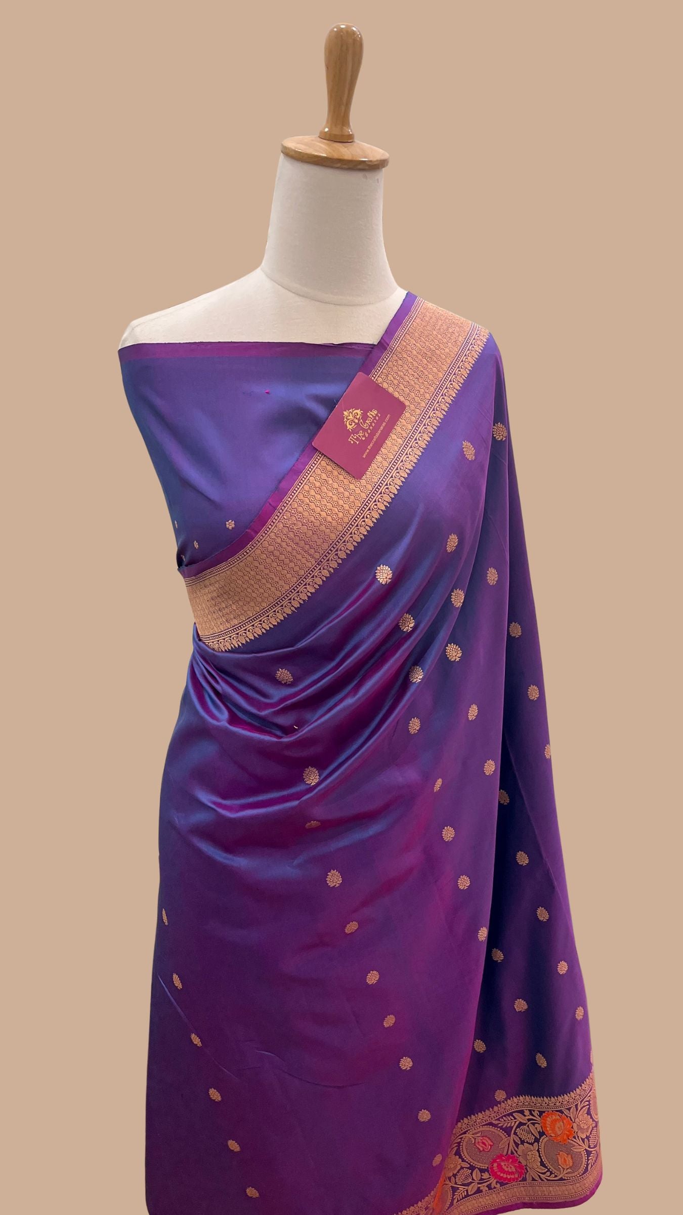 Pure Katan Silk Handloom Banarasi Saree - with kadhua motifs