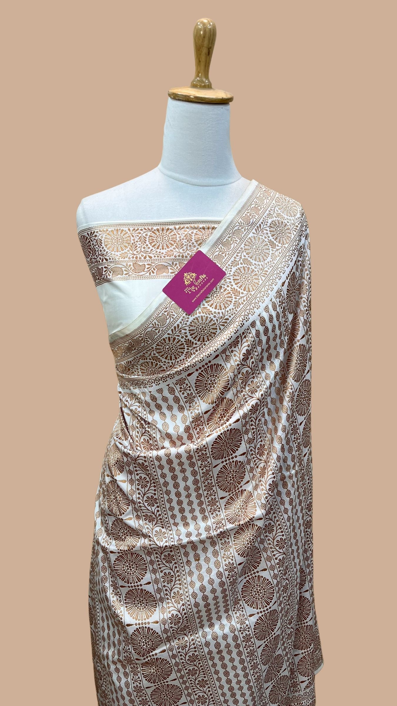 Pure Katan Silk Handloom Banarasi Saree - with kadhua resham work