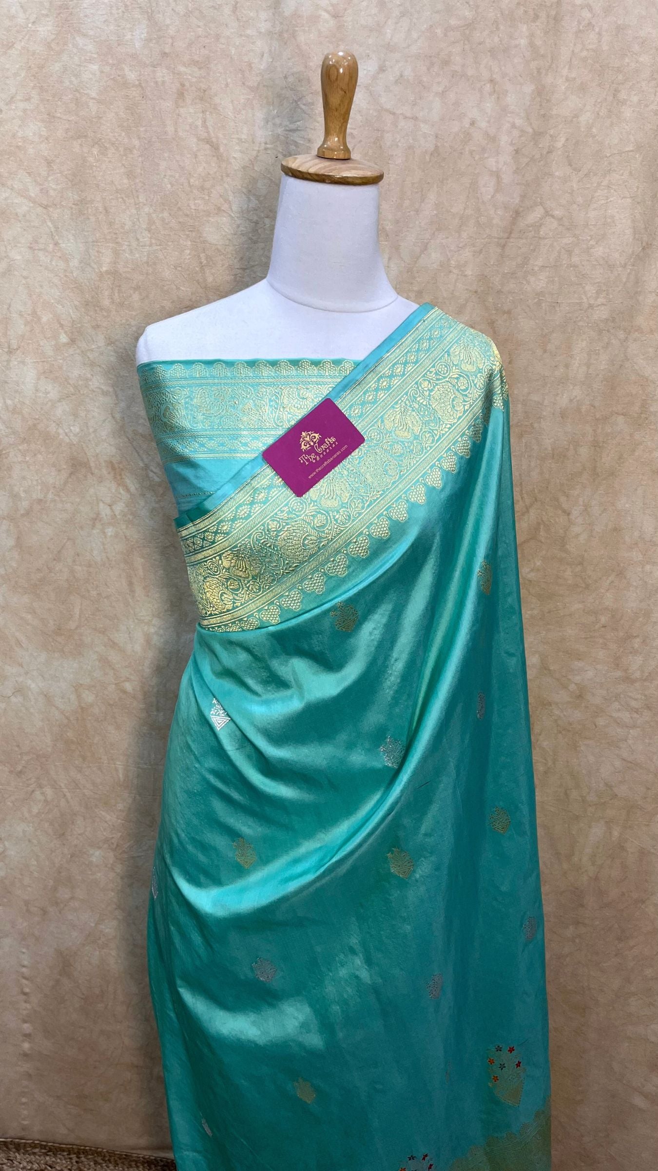 Pure Katan Silk Handloom Banarasi Saree - with kadhua meenakari motifs