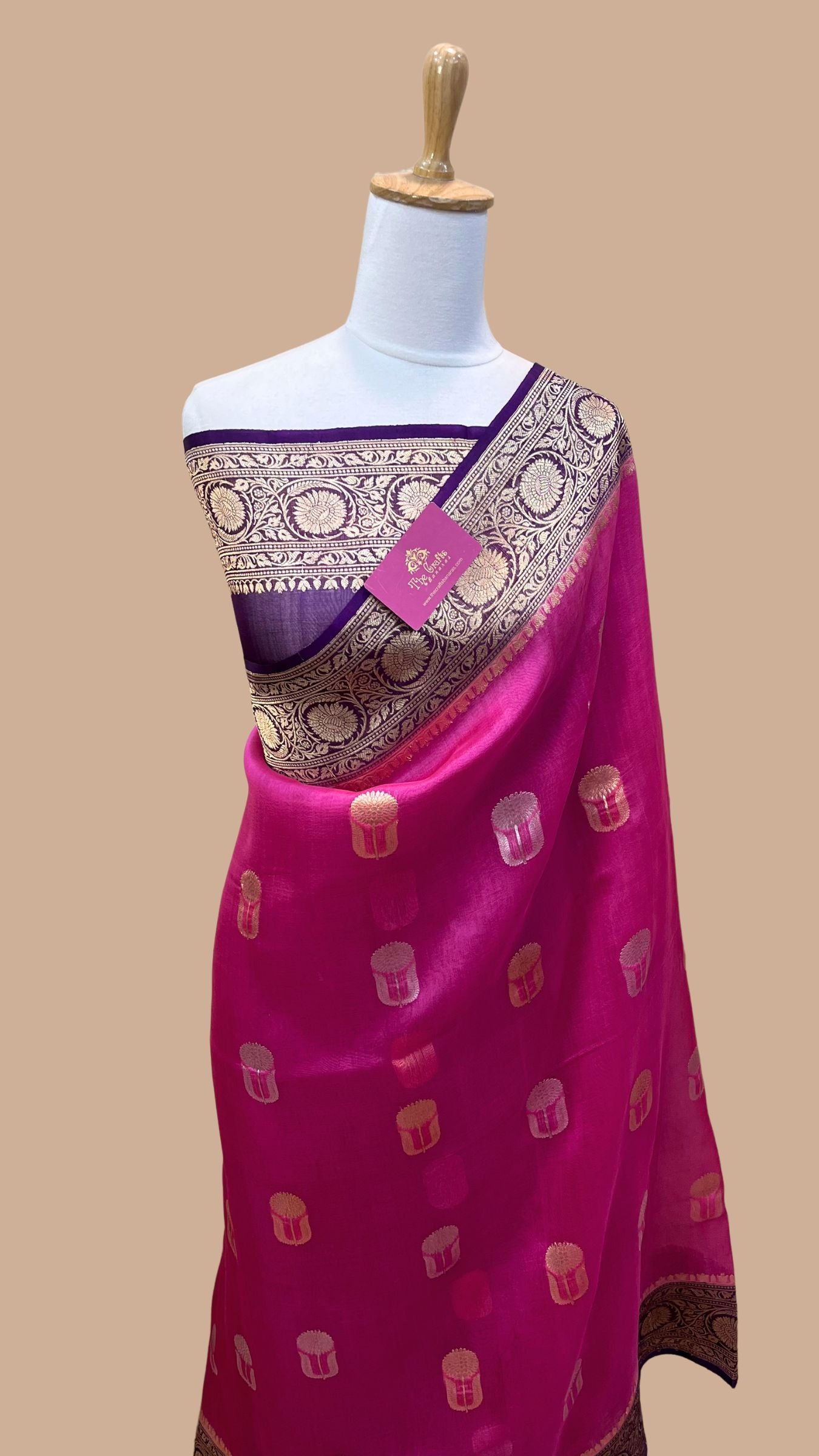 Pure Kora Silk Handloom Banarasi Saree - With Kadhua motifs