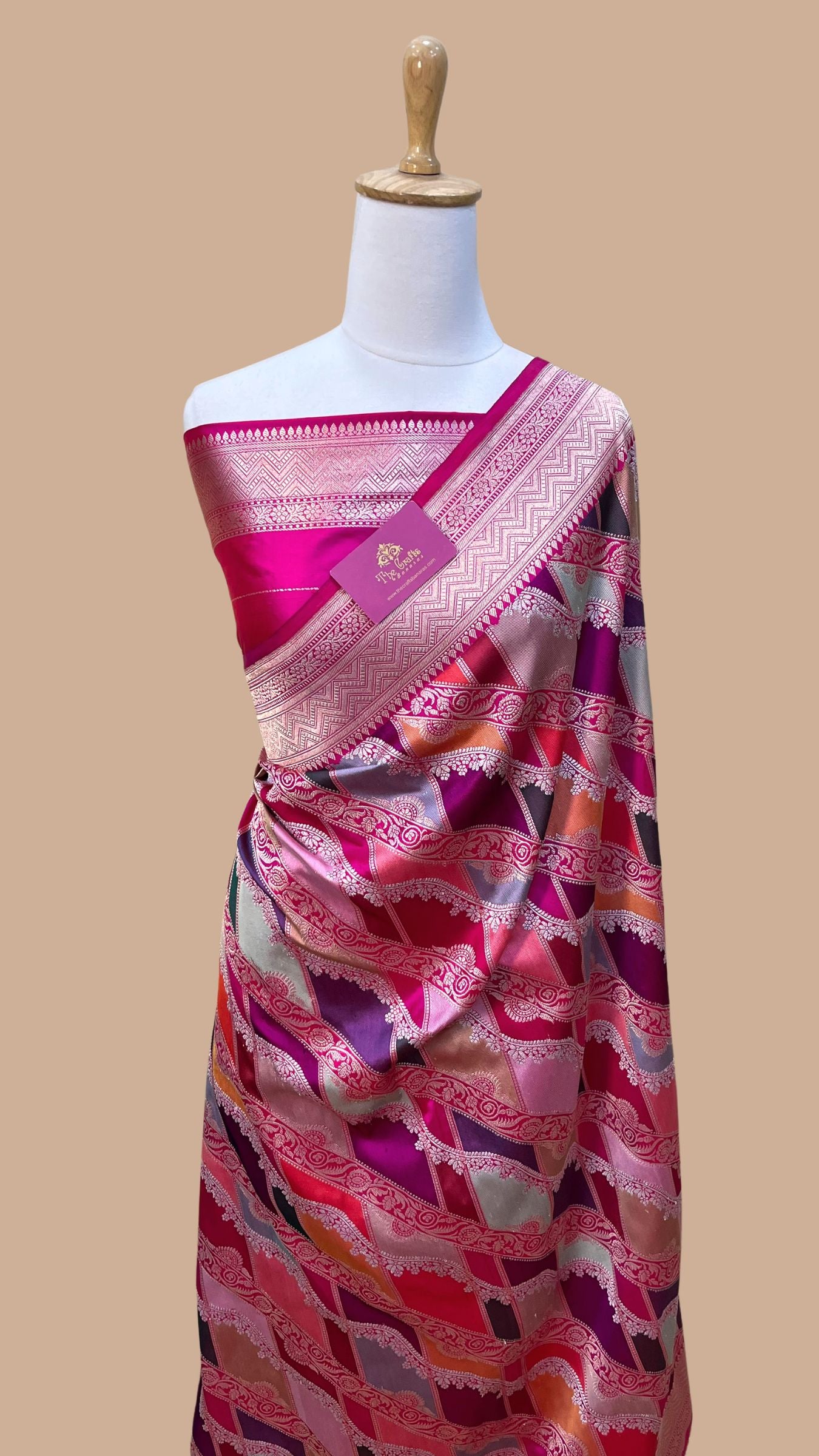 Rangkat Pure Katan Silk Handloom Banarasi Saree - with kadhua work