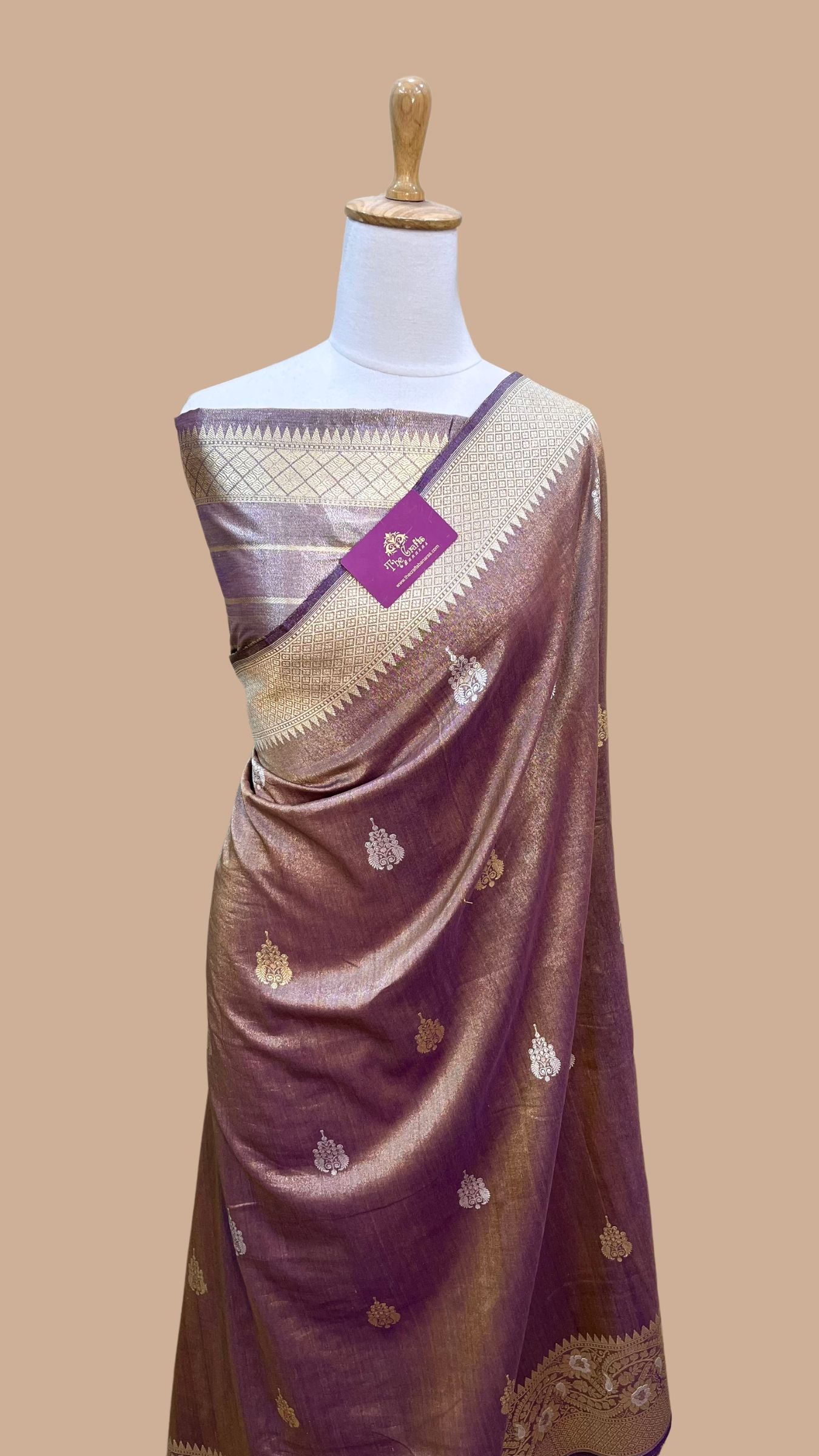 Pure Tissue Silk Handloom Banarasi Saree - with kadhua motifs