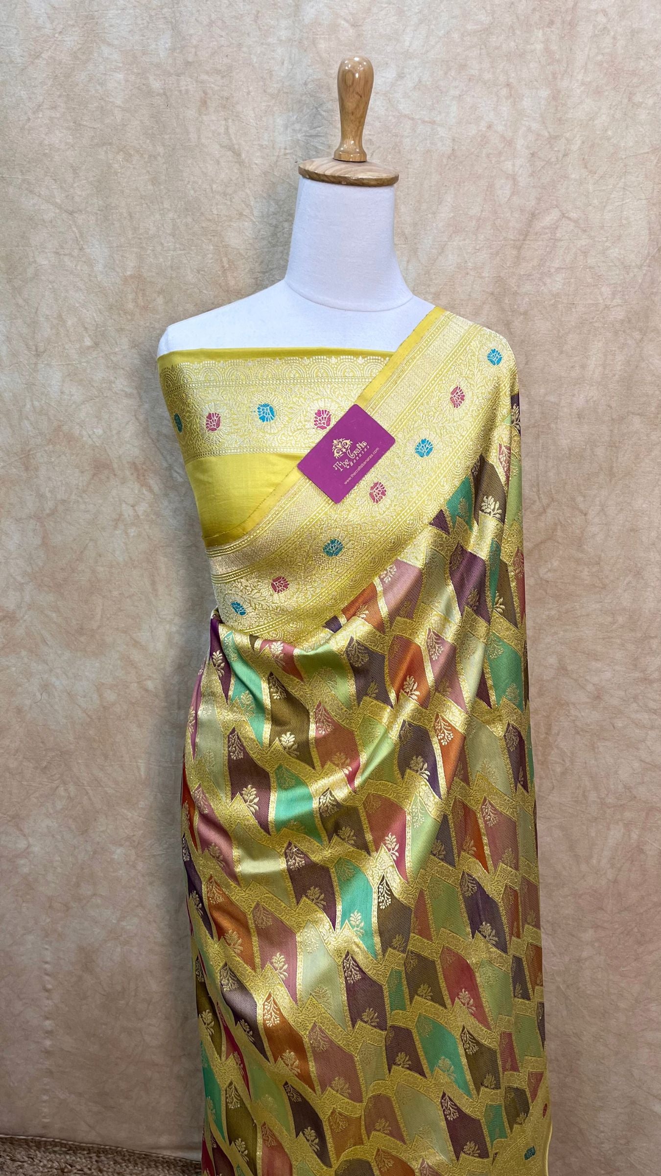 Rangkat Pure Katan Silk Handloom Banarasi Saree - All Over Kadiyal Jaal Work
