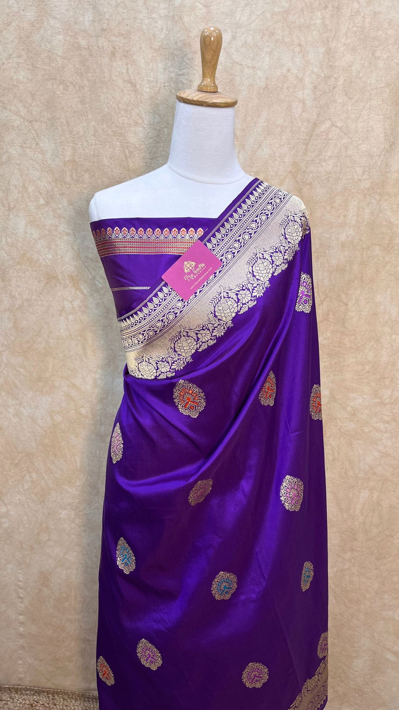 Pure Katan Silk Handloom Banarasi Saree - with kadhua meenakari motifs