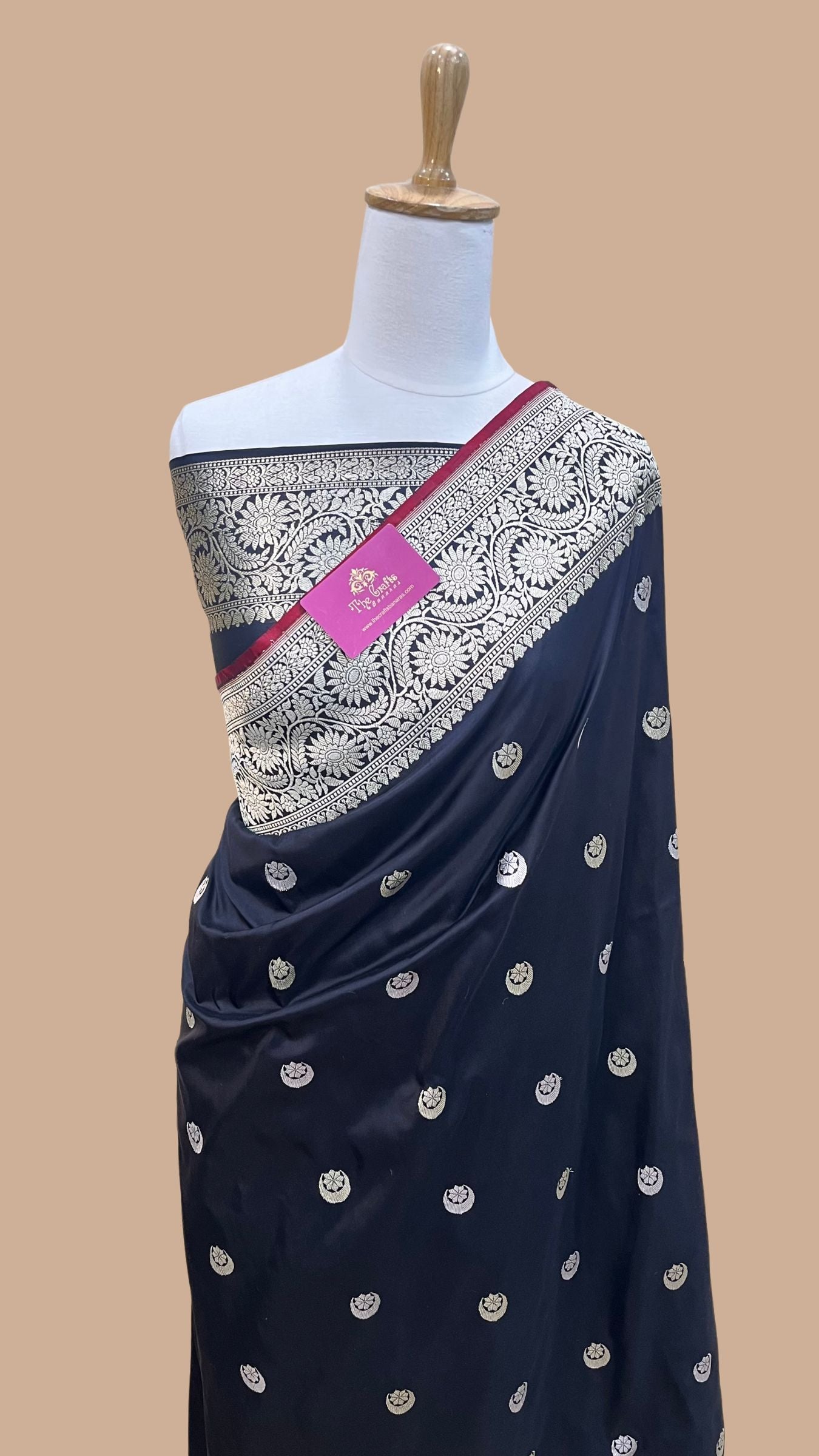Sonakshi Sinha Red Pure Katan Silk Handloom Banarasi Saree - with kadhua motifs
