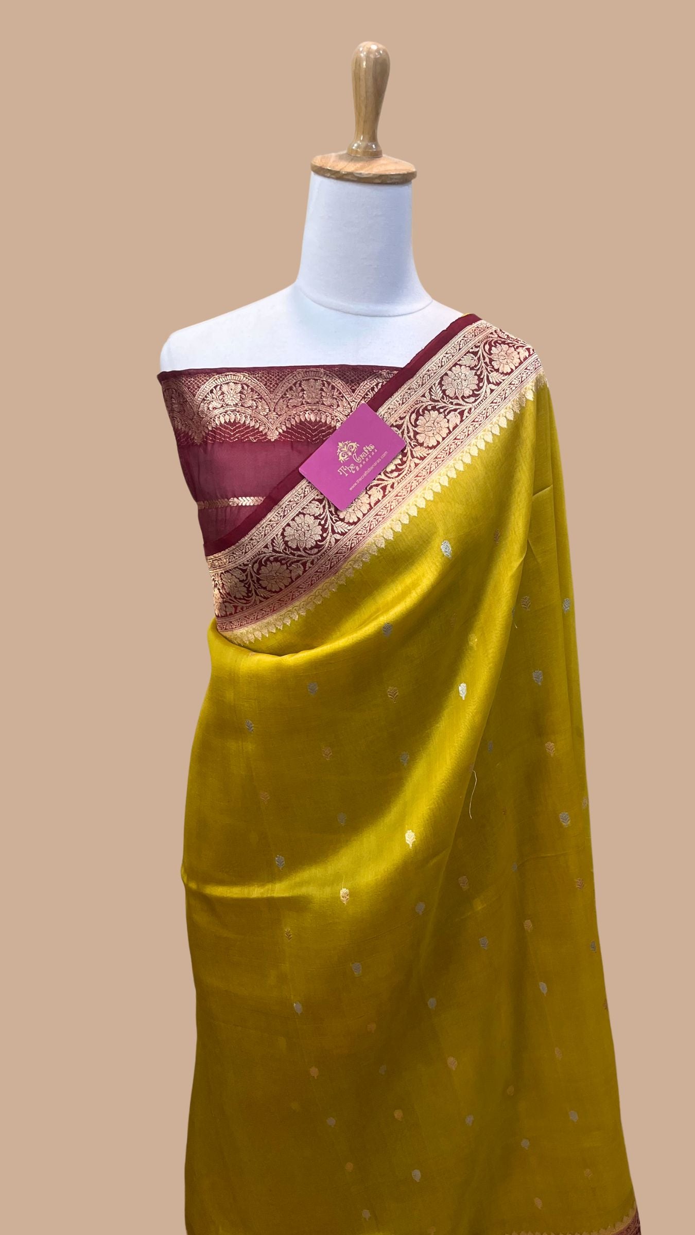Pure Kora Silk Handloom Banarasi Saree - With Kadhua motifs