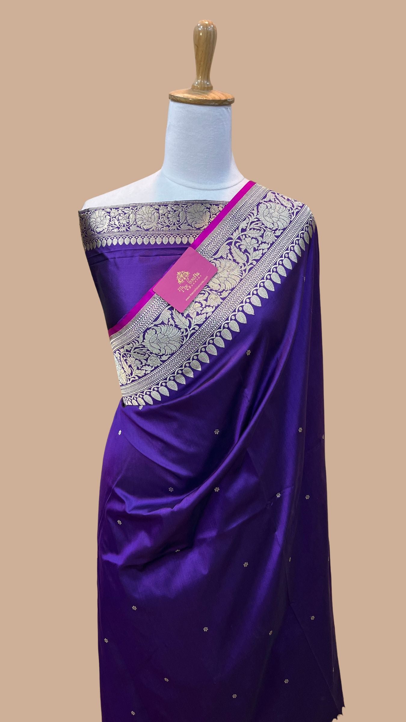 Pure Katan Silk Handloom Banarasi Saree - with kadhua motifs