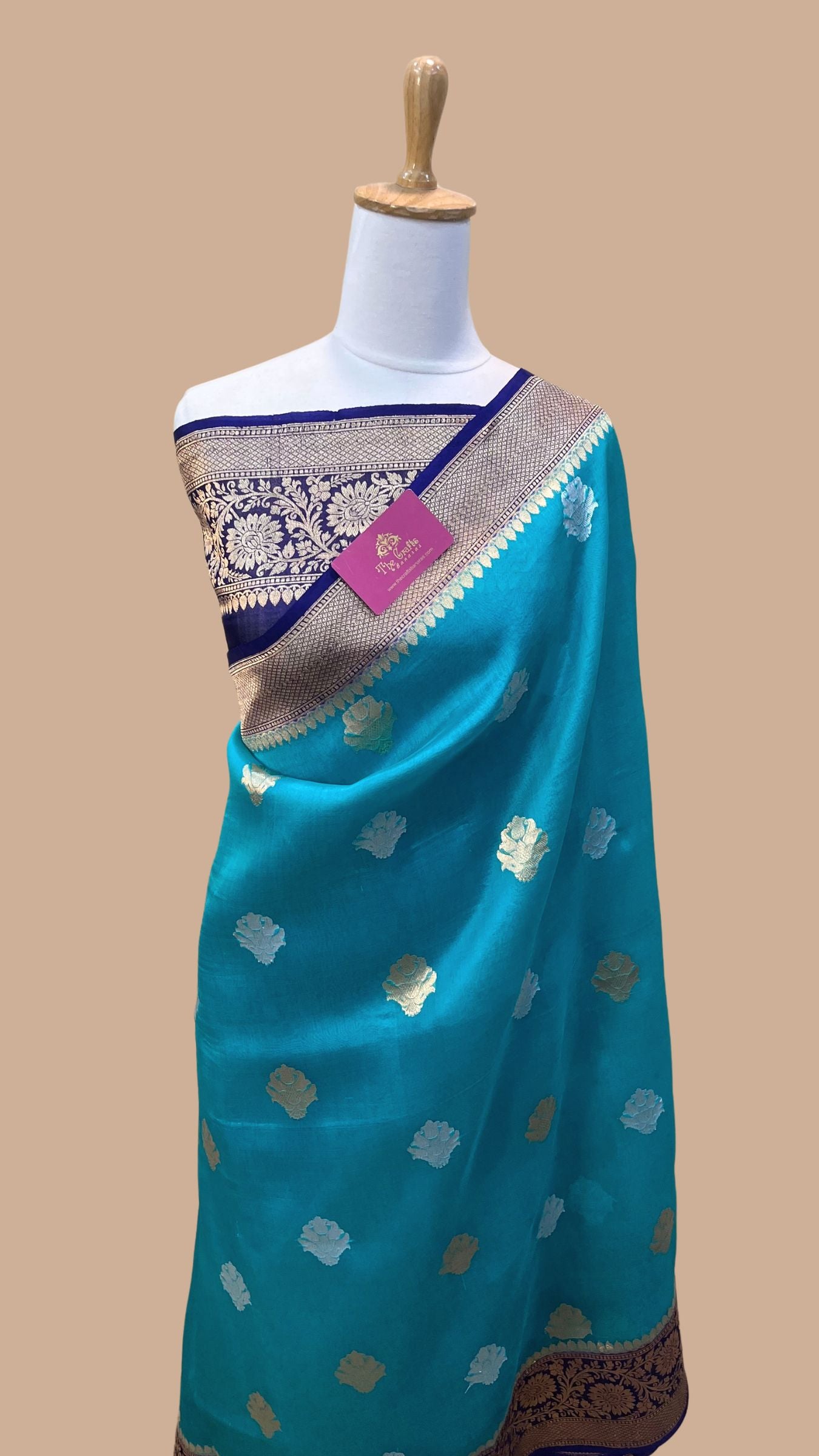 Pure Kora Silk Handloom Banarasi Saree - With Kadhua motifs