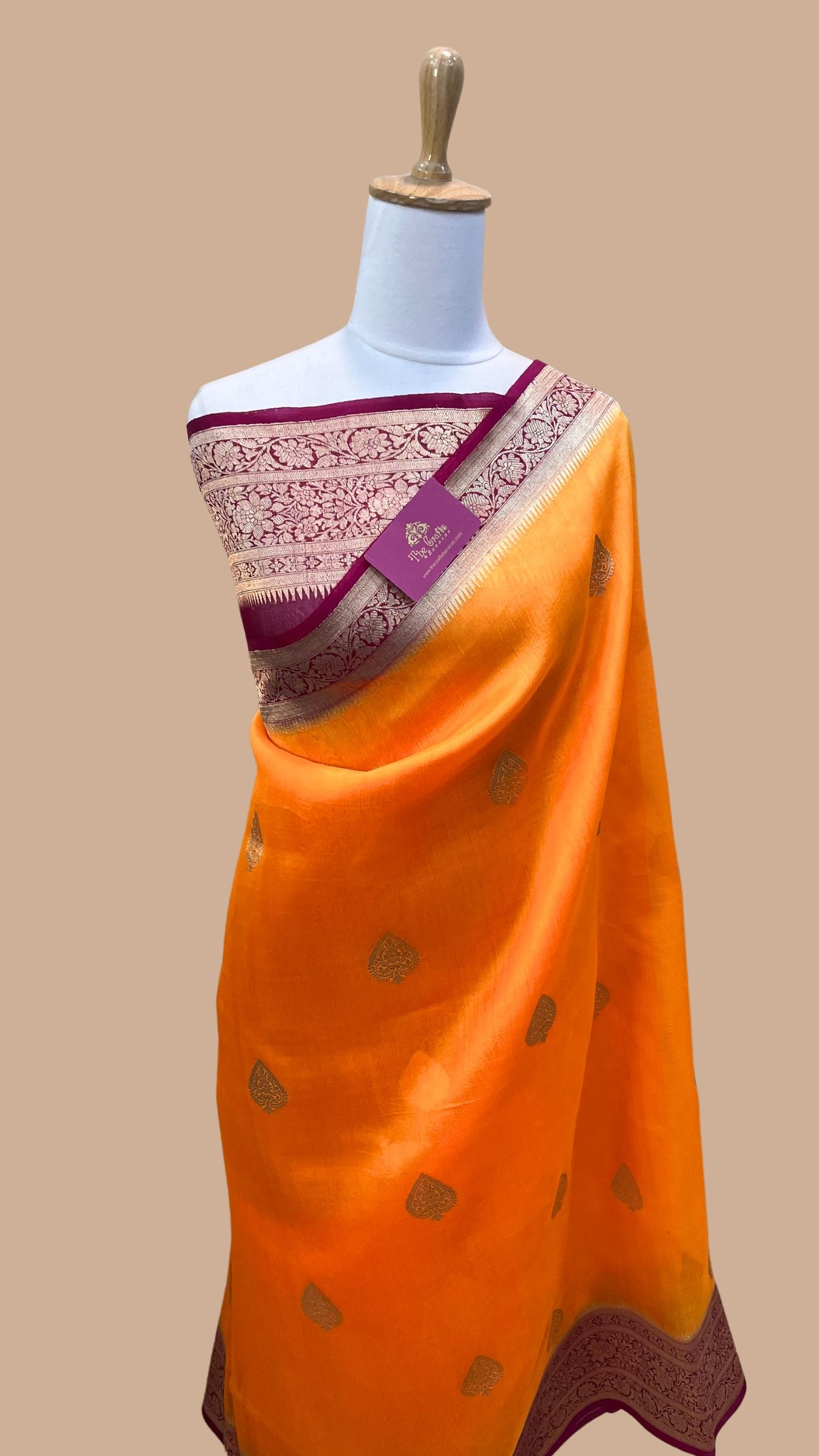 Pure Kora Silk Handloom Banarasi Saree - With Kadhua motifs